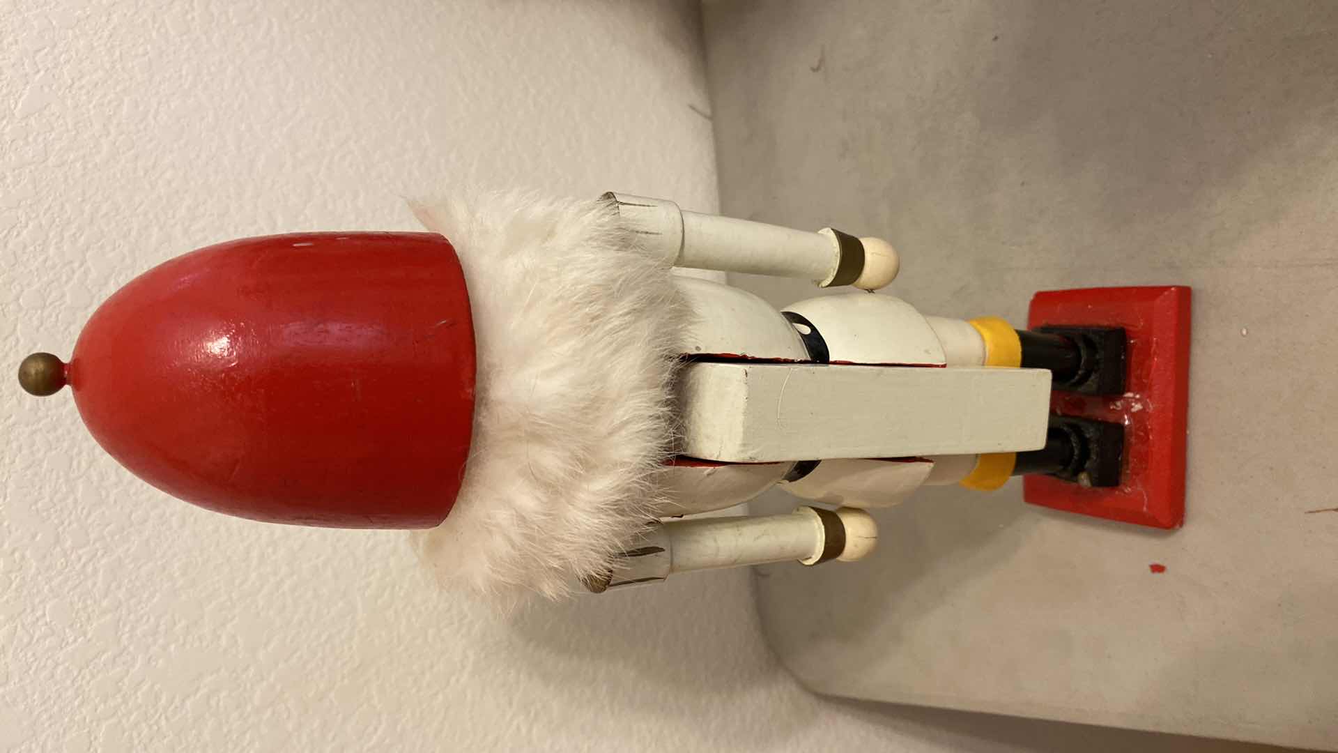 Photo 1 of 10 - CHRISTMAS DECOR SANTAS GRINCH TALLEST 16” SMALL QUILT 22” X 26” AND MORE