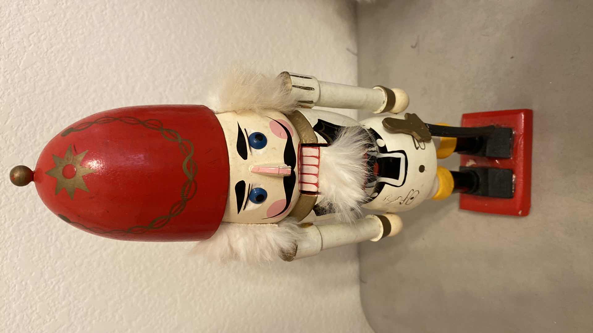 Photo 1 of 10 - CHRISTMAS DECOR SANTAS GRINCH TALLEST 16” SMALL QUILT 22” X 26” AND MORE