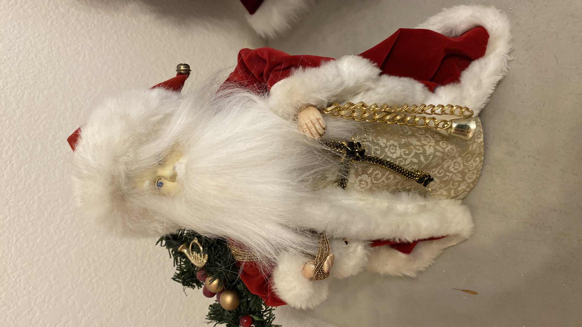 Photo 1 of 10 - CHRISTMAS DECOR SANTAS GRINCH TALLEST 16” SMALL QUILT 22” X 26” AND MORE