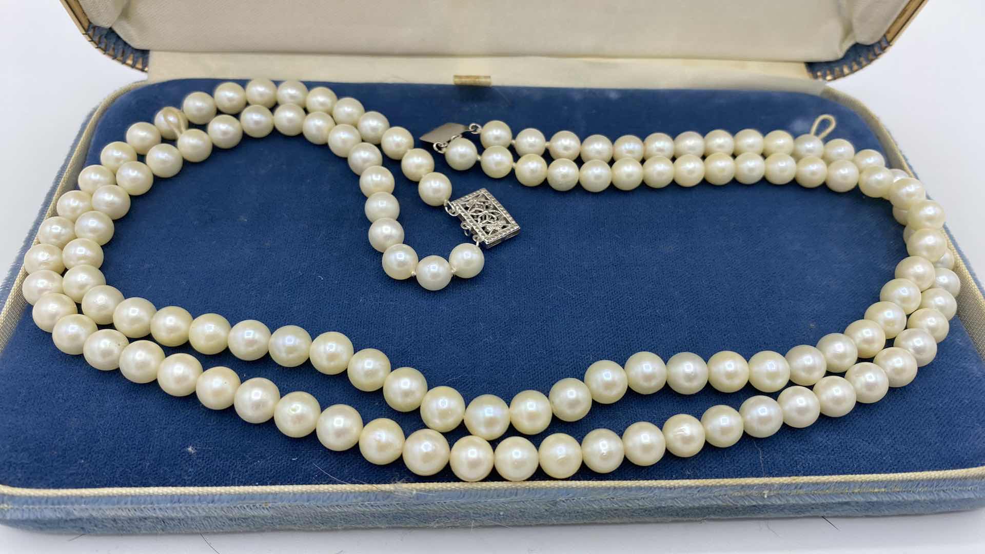 Photo 1 of VINTAGE DOUBLE PEARL STRAND 16.5”