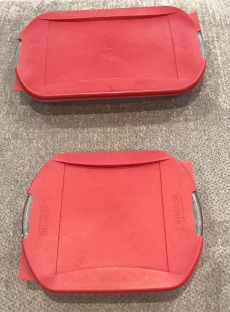 Photo 1 of 4 PIECE ANCHOR HOCKING BAKEWARE & 2 CASSEROLE WITH LIDS