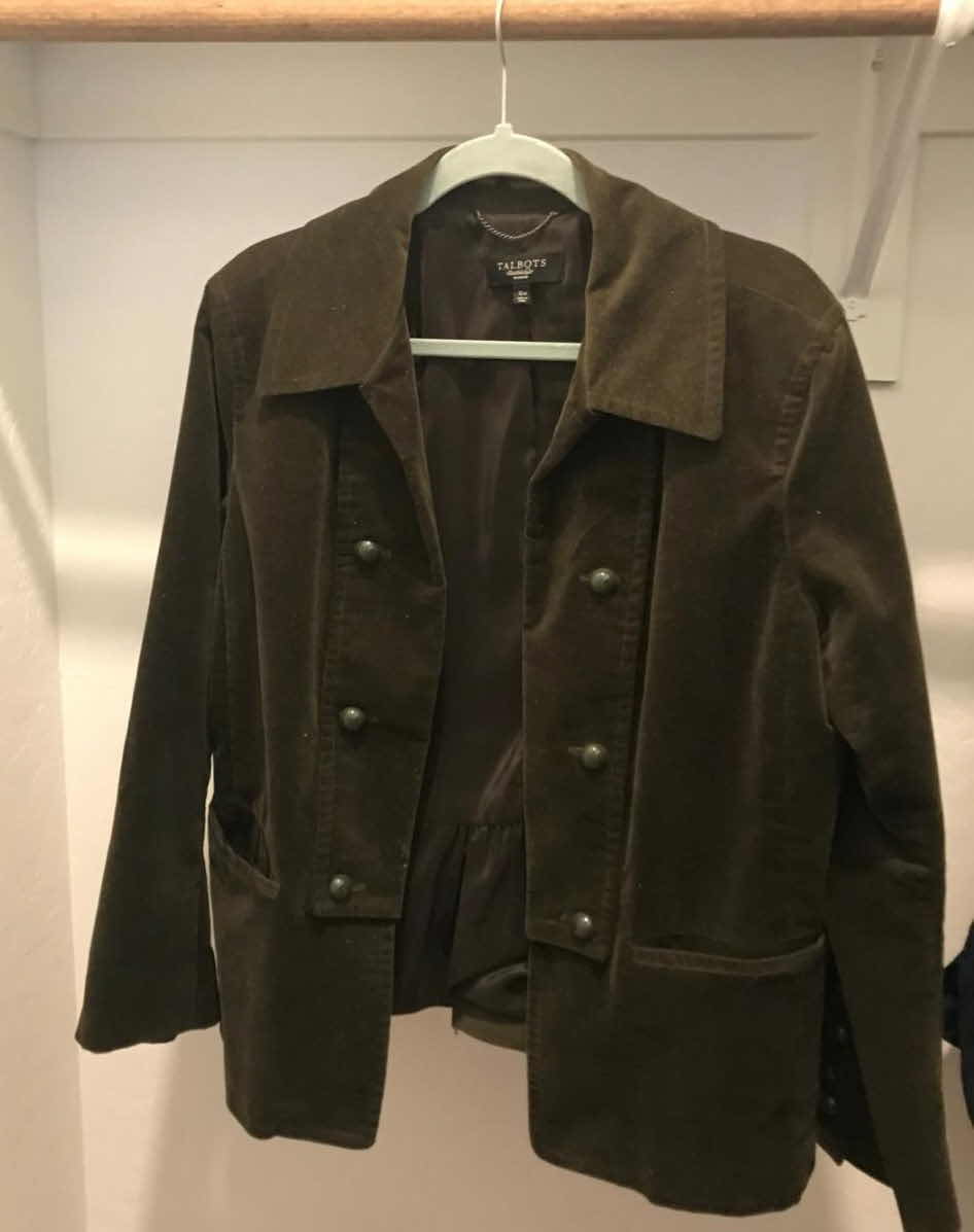 Photo 1 of 2 WOMENS SIZE 16W JACKETS