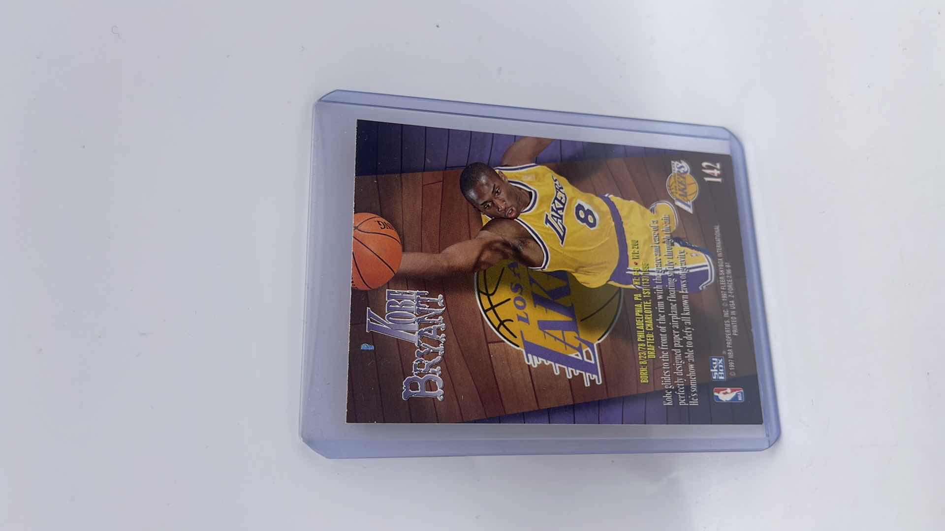 Photo 1 of 1997 KOBE BRYANT FLEER ROOKIE CARD 142