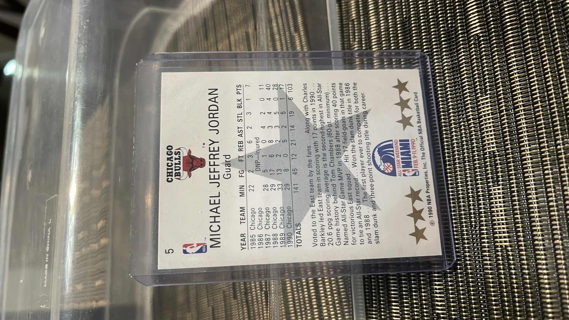 Photo 1 of 1990 MICHAEL JORDAN NBA HOOPS CARD 5