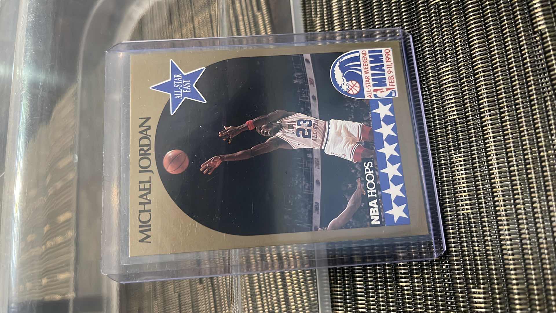 Photo 1 of 1990 MICHAEL JORDAN NBA HOOPS CARD 5