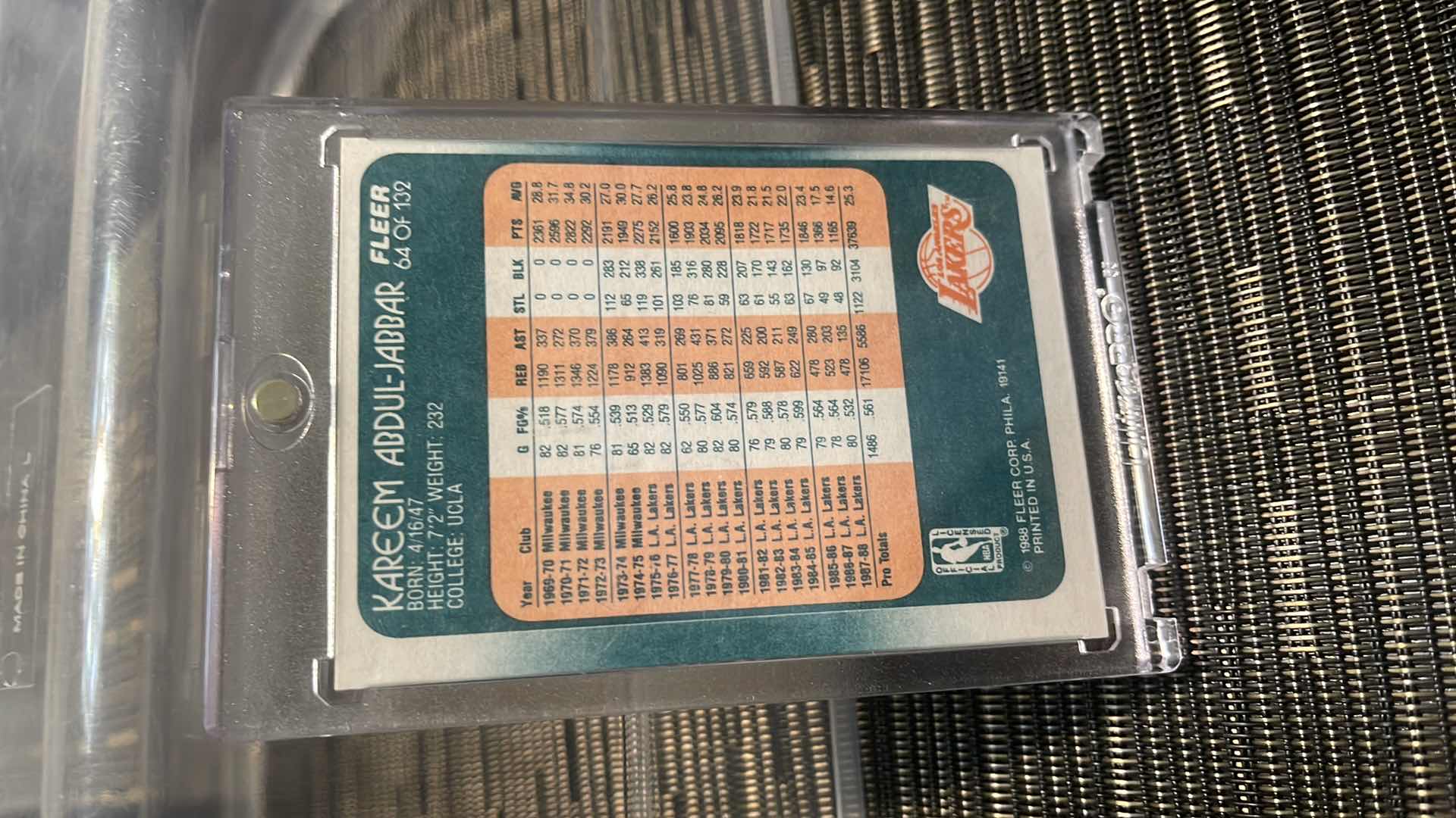 Photo 1 of 1988 KAREEM ABDUL-JABBAR FLEER CARD 64