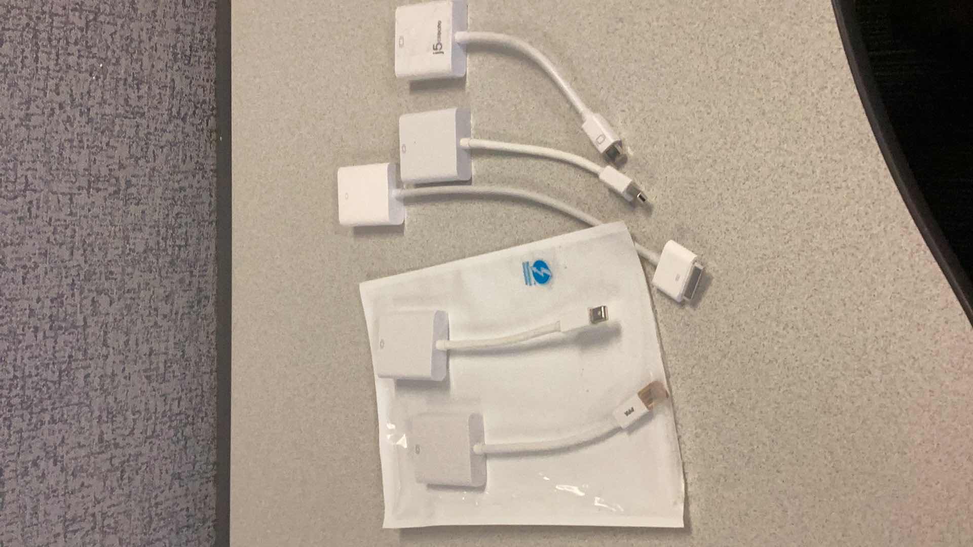 Photo 1 of APPLE DISPLYPORT CONNECTORS