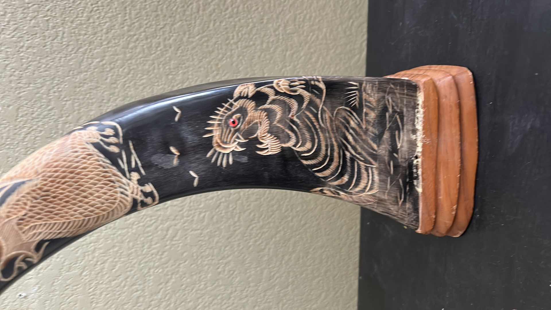 Photo 1 of 2 CARVED HORNS H16.5”