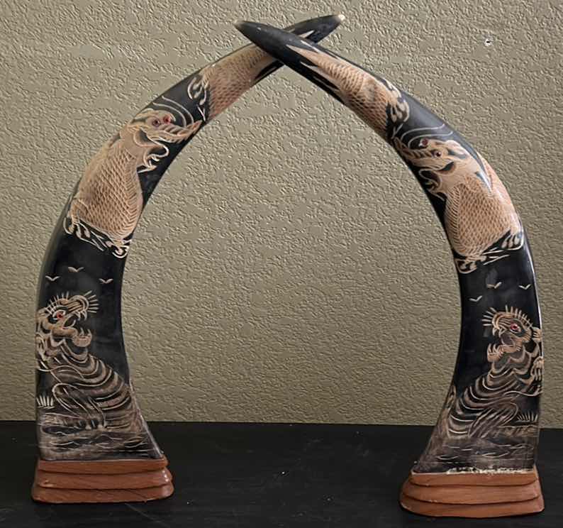 Photo 1 of 2 CARVED HORNS H16.5”
