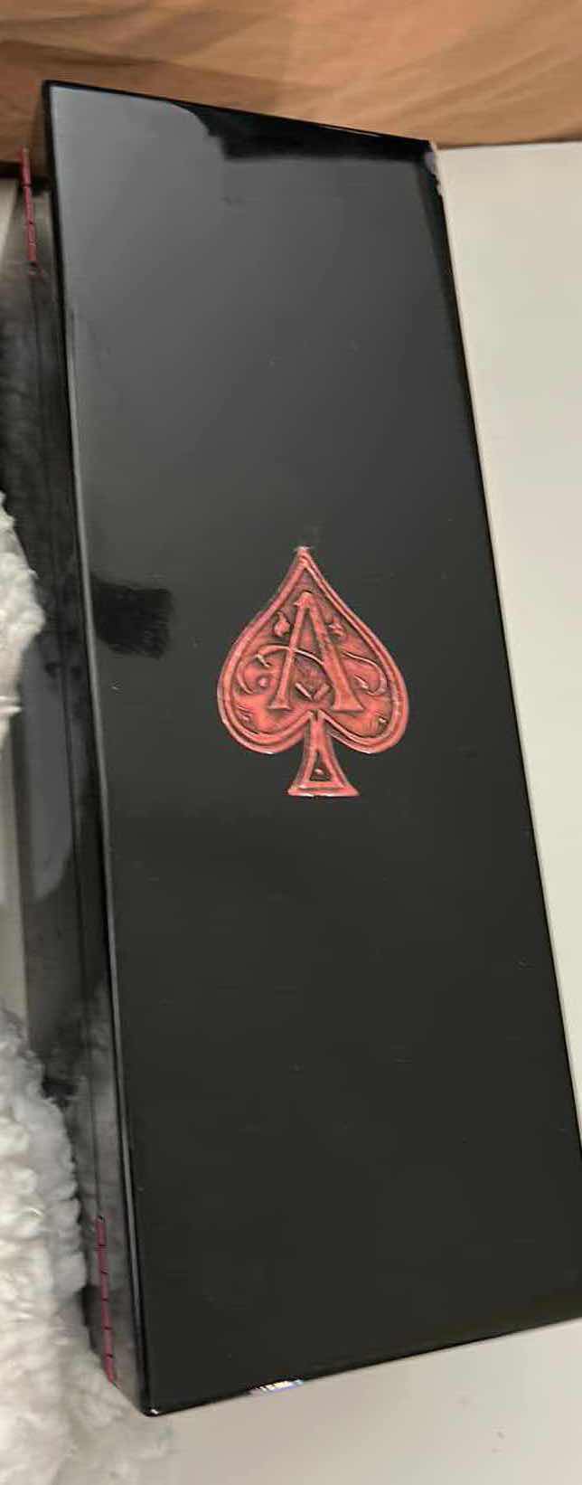 Photo 1 of NEW YELLOWSTONE SHERPA THROW AND ACE OF SPADES LACQUER BOX