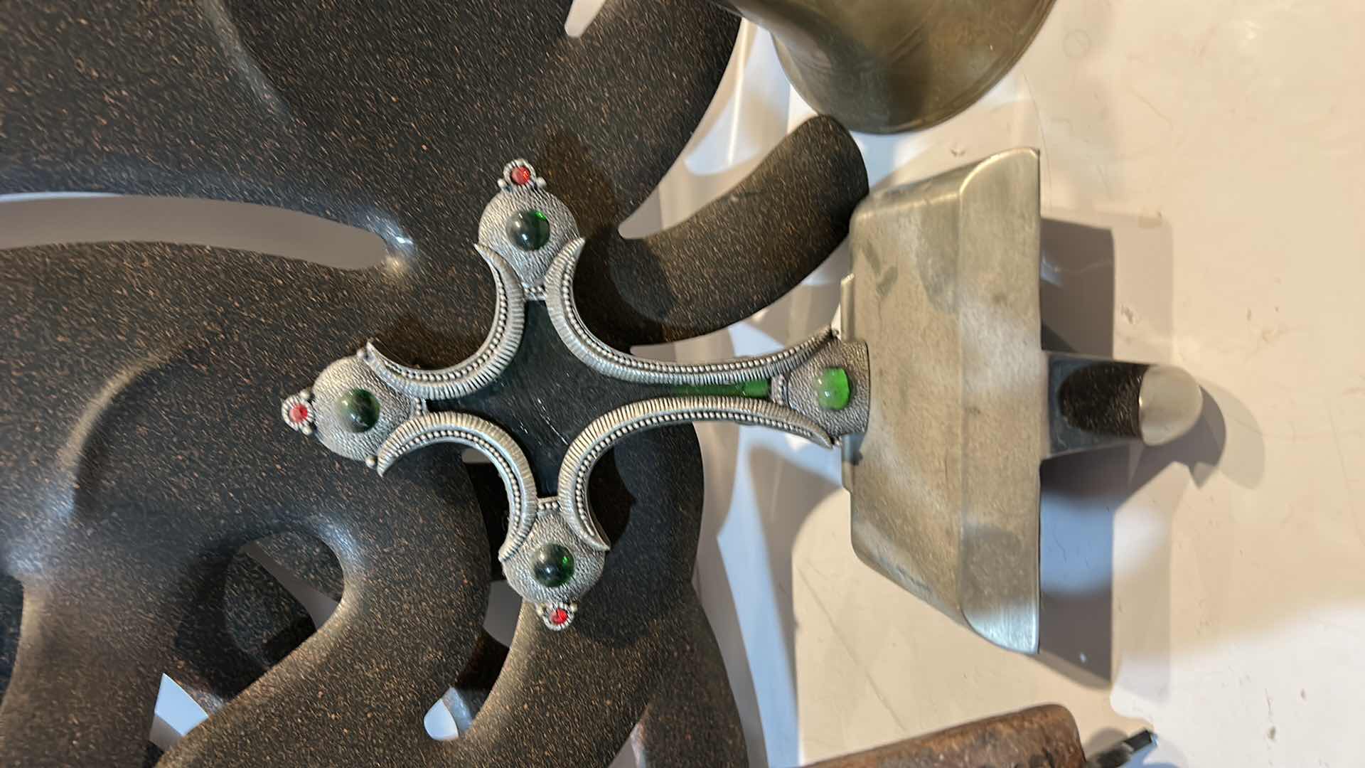 Photo 1 of HOME DECOR ASSORTMENT METAL LEAVES MEASURE 12” x 17”