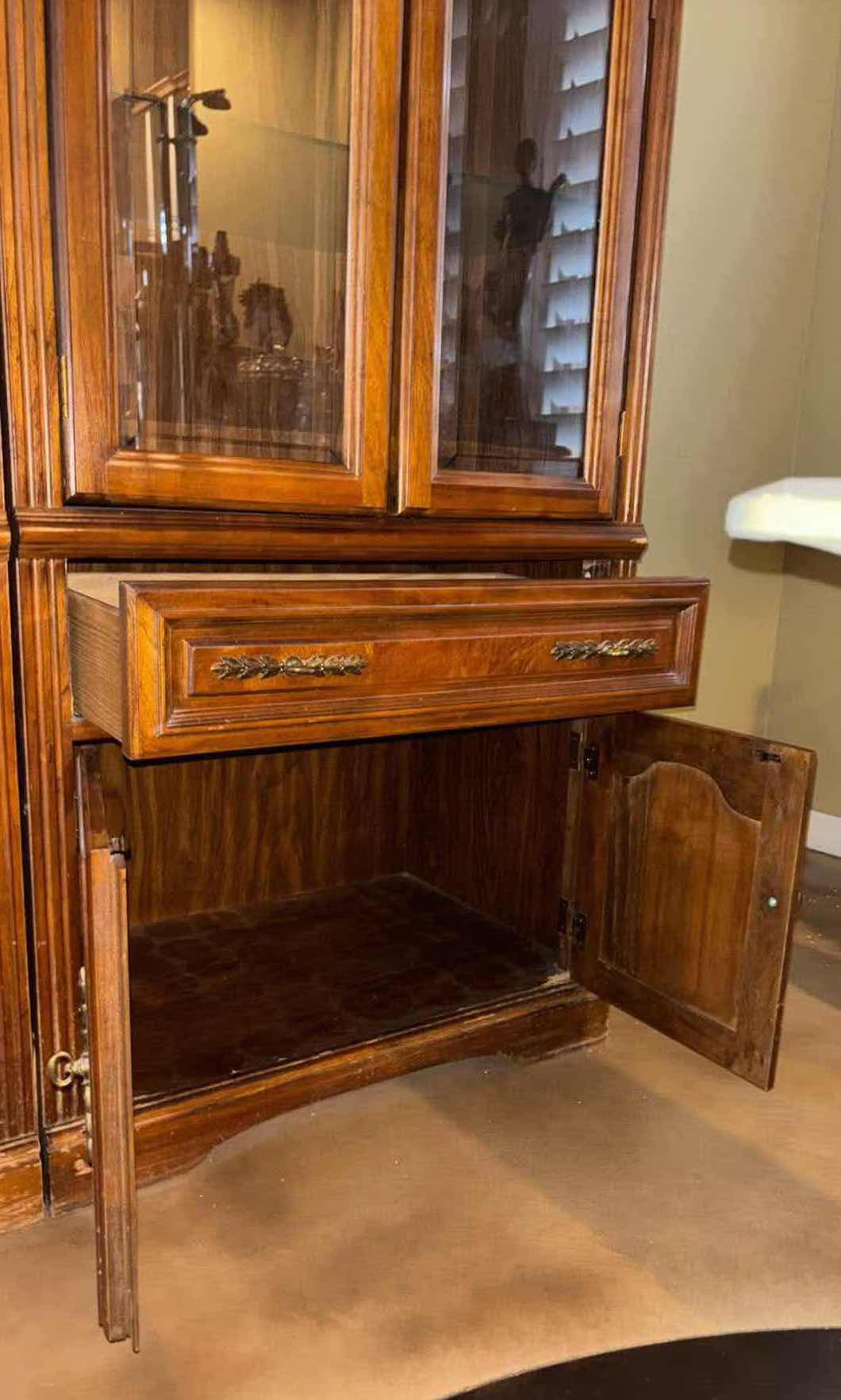 Photo 5 of BROYHILL 2PC HUTCH/ENTERTAINMENT CENTER SET 19.5” X 34” H75.25” & 19.5” X 30” H75.25”