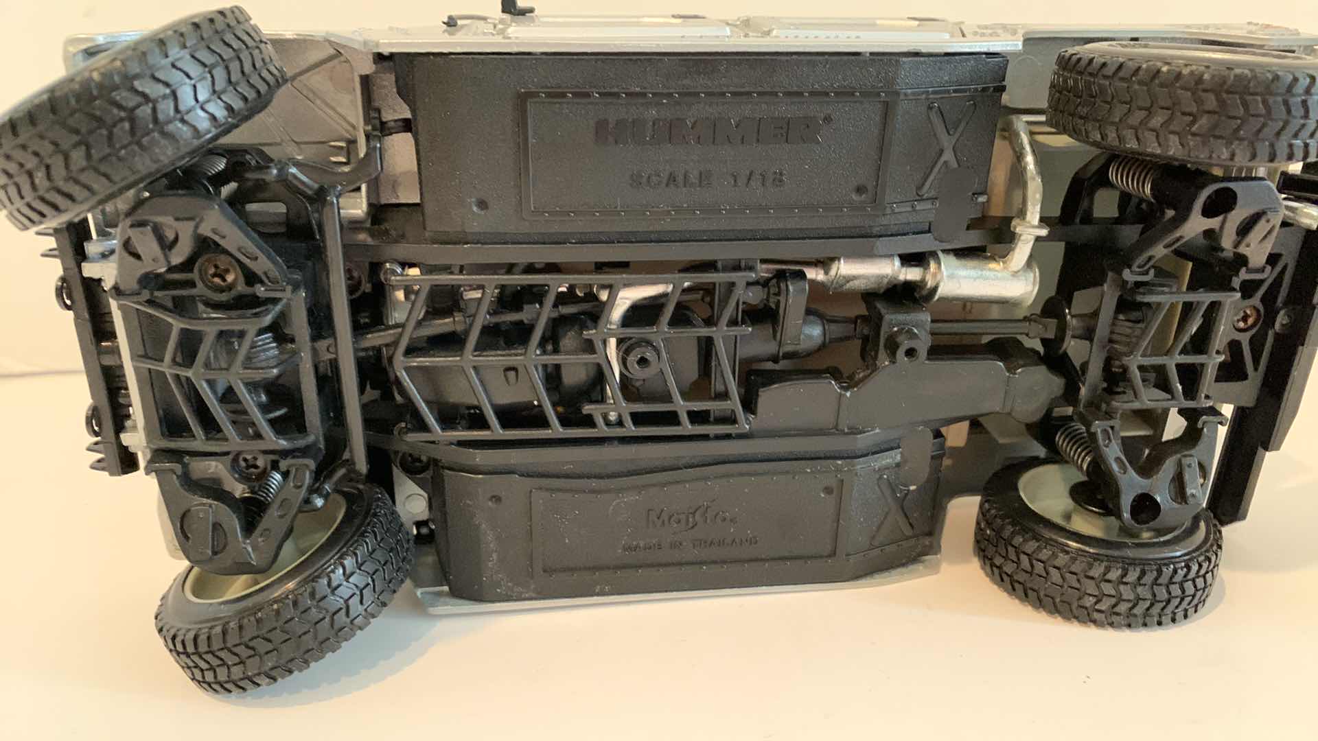 Photo 1 of MAISTO HUMMER 1/18 SCALE