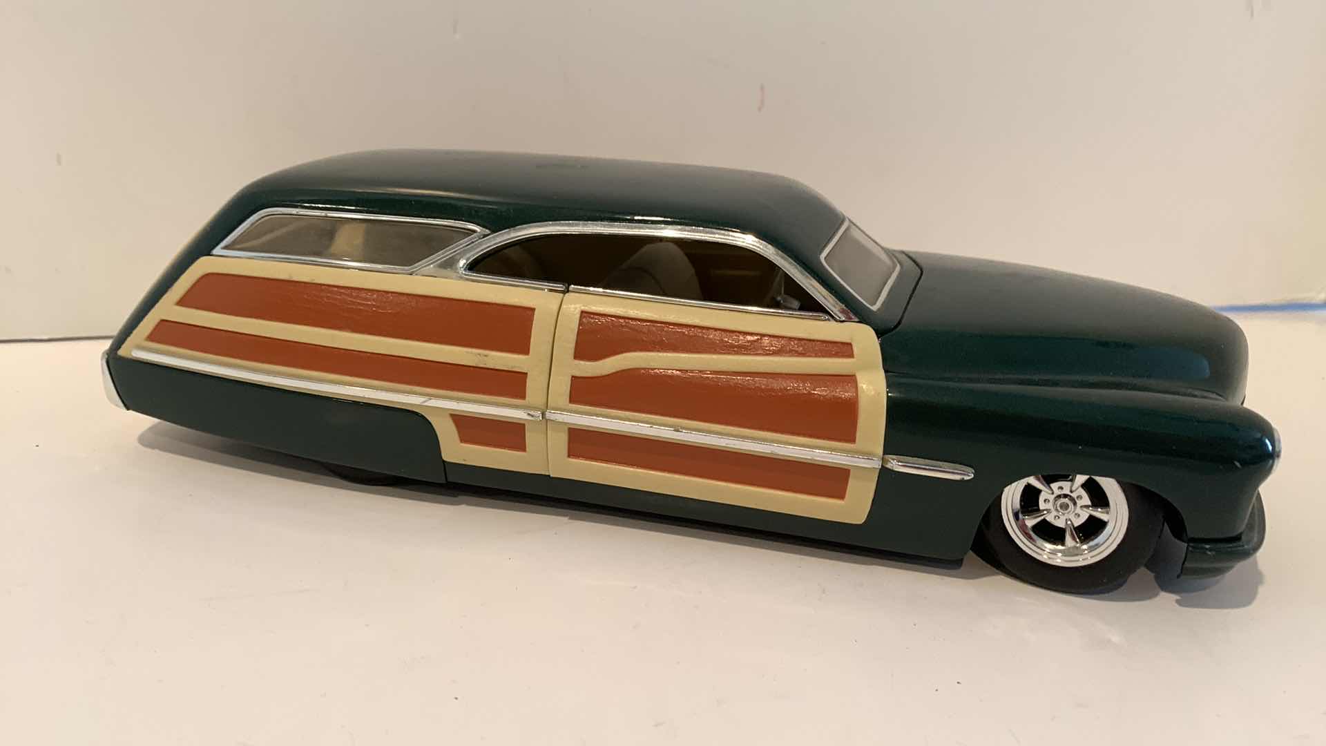 Photo 1 of 1999 HOT WHEELS CUSTOM MERC WOODIE 1/18