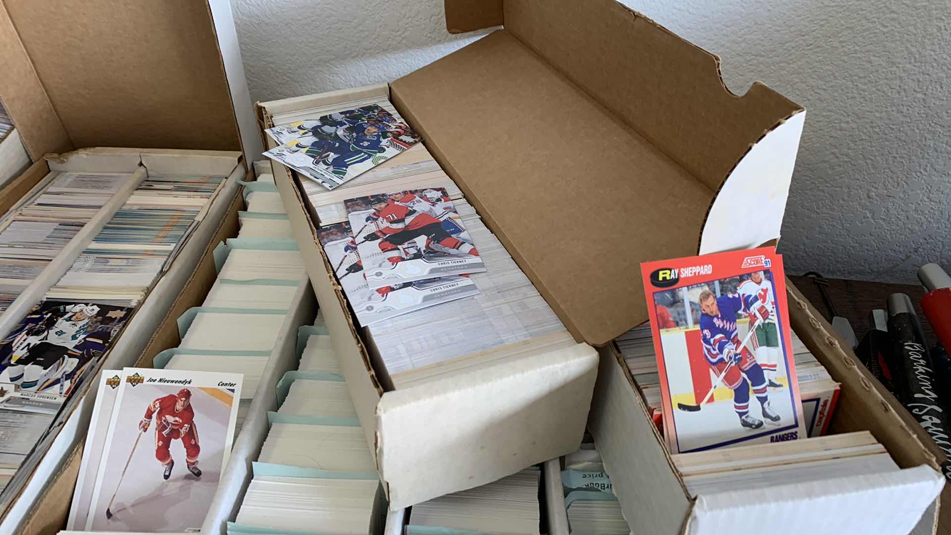 Photo 1 of HOCKEY TRADING CARDS COMMONS