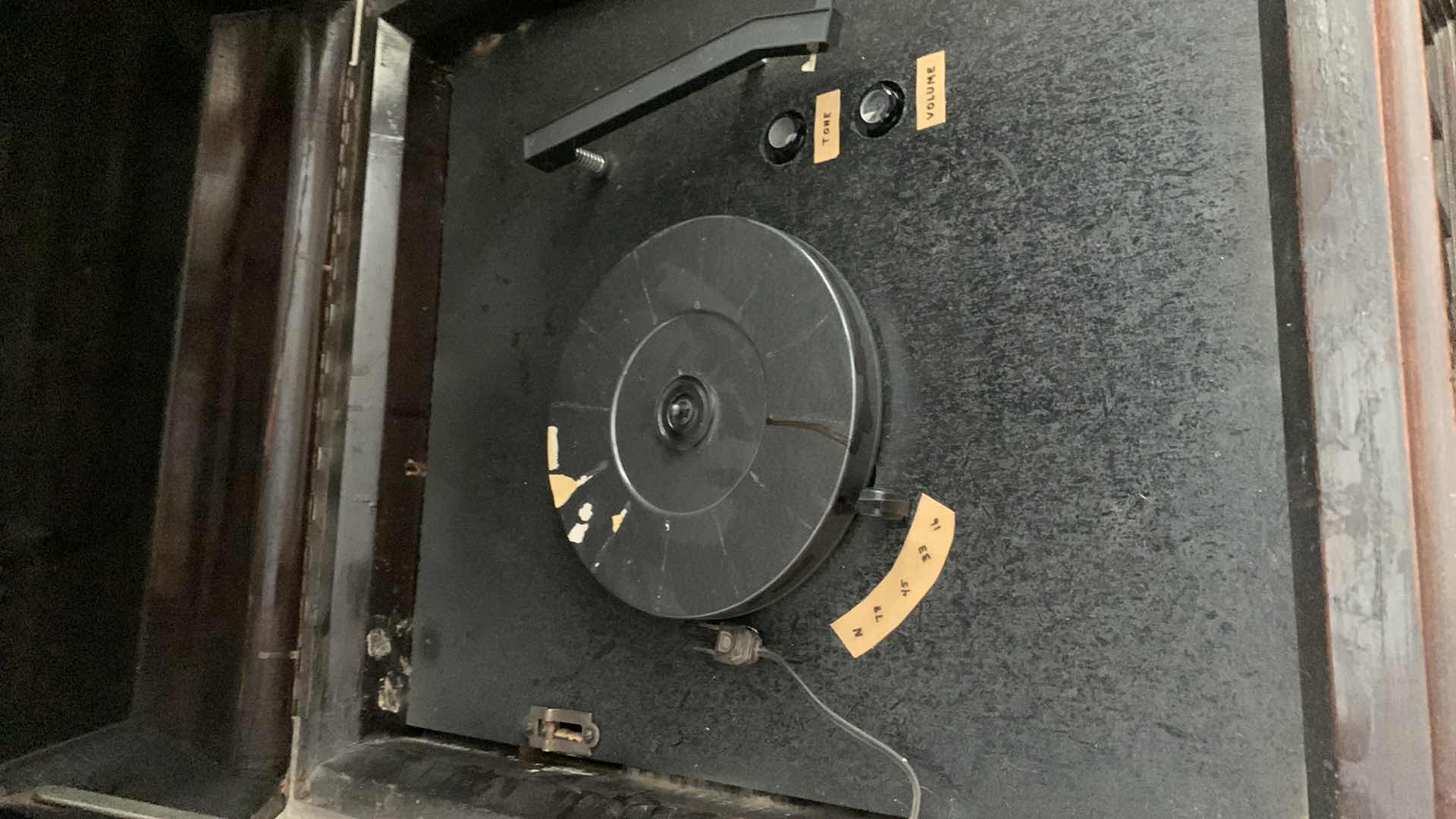 Photo 1 of $975 BRUNSWICK ANTIQUE PLAYER WIND UP PHONOGRAPH AS IS