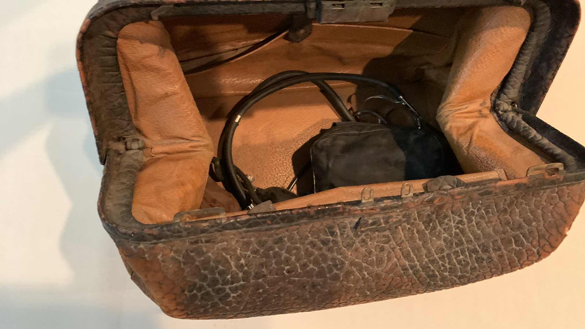 Photo 1 of ANTIQUE DOCTOR BAG