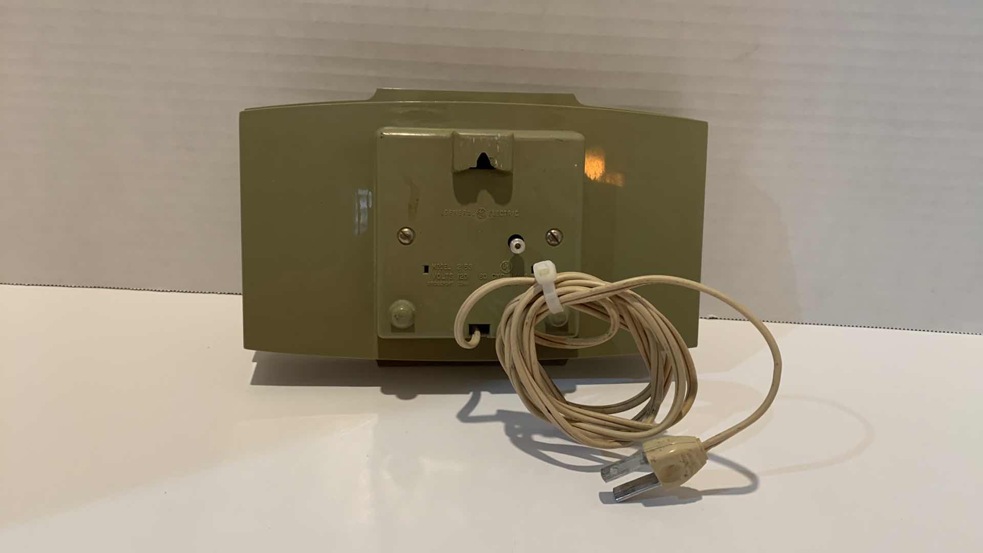 Photo 3 of GENERAL ELECTRIC VINTAGE WALL CLOCK