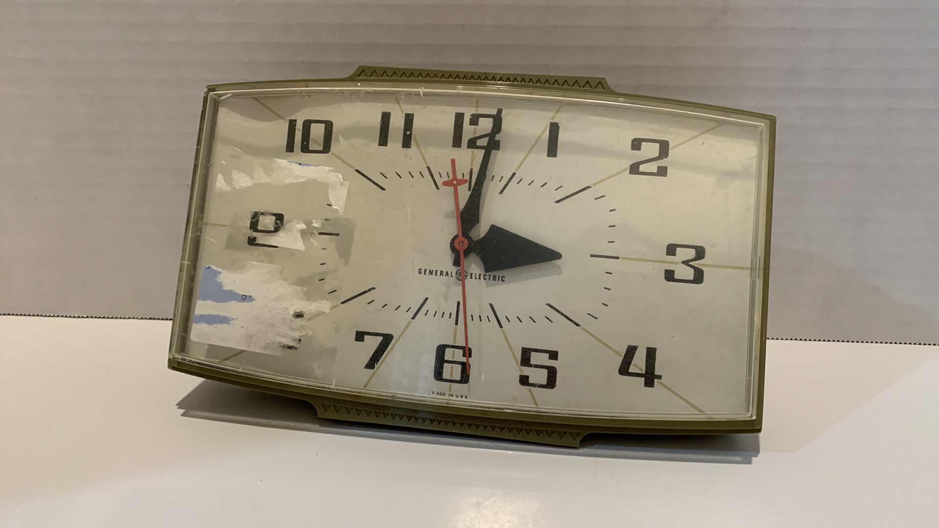 Photo 1 of GENERAL ELECTRIC VINTAGE WALL CLOCK