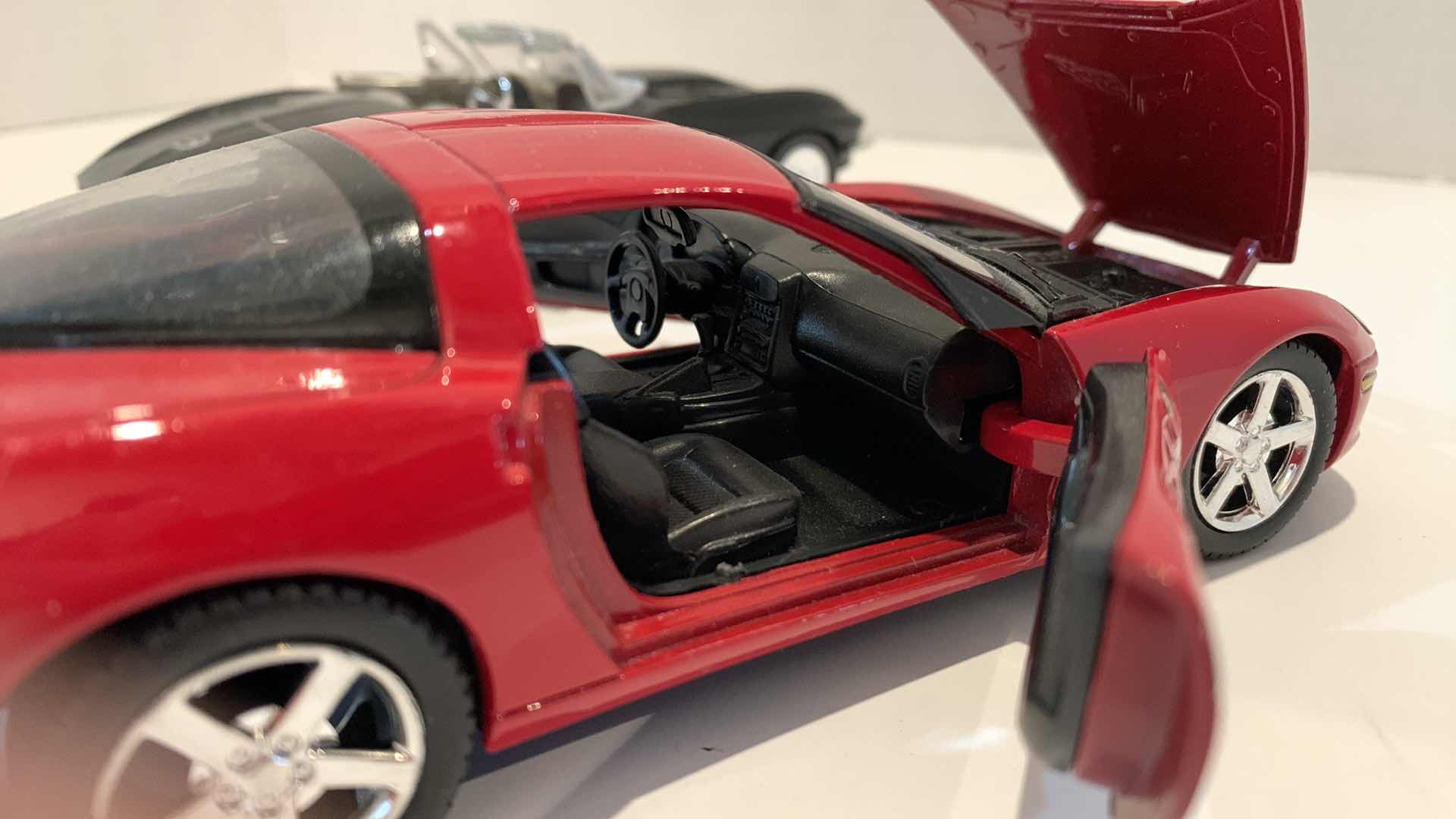 Photo 3 of 2 COLLECTABLE CARS 67 CORVETTE