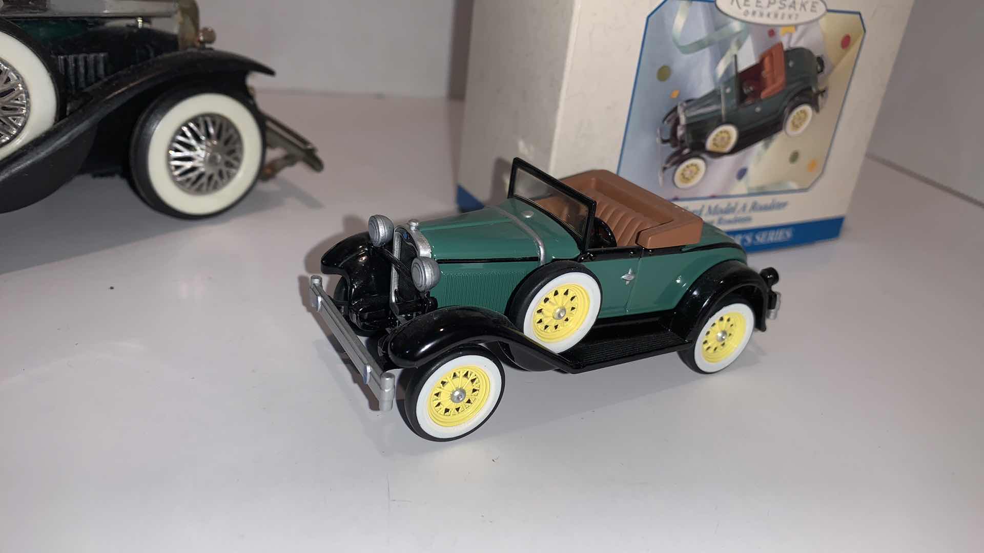 Photo 3 of 2 COLLECTABLE CARS