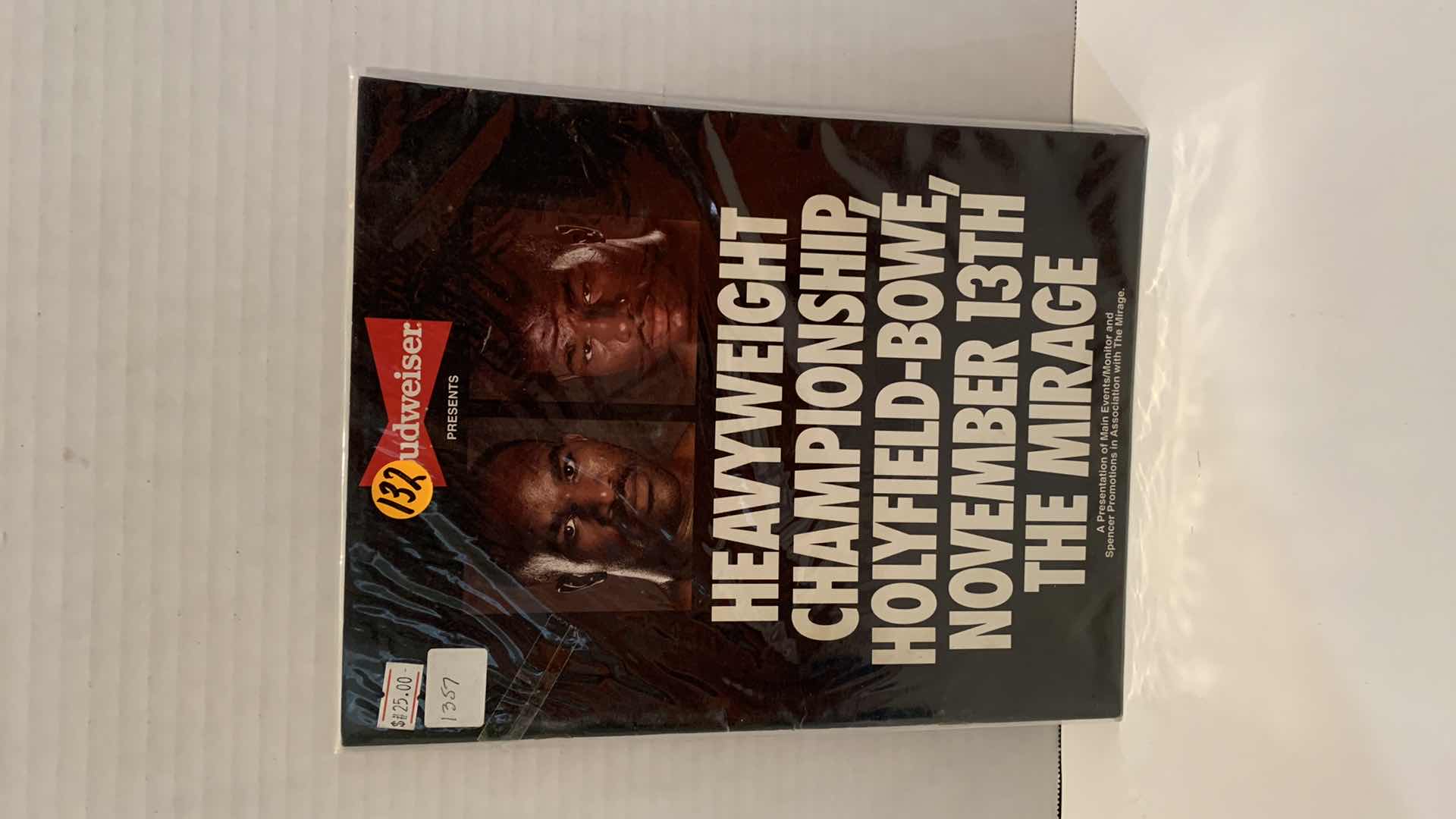 Photo 1 of BOXING MAGAZINE HOLYFIELD