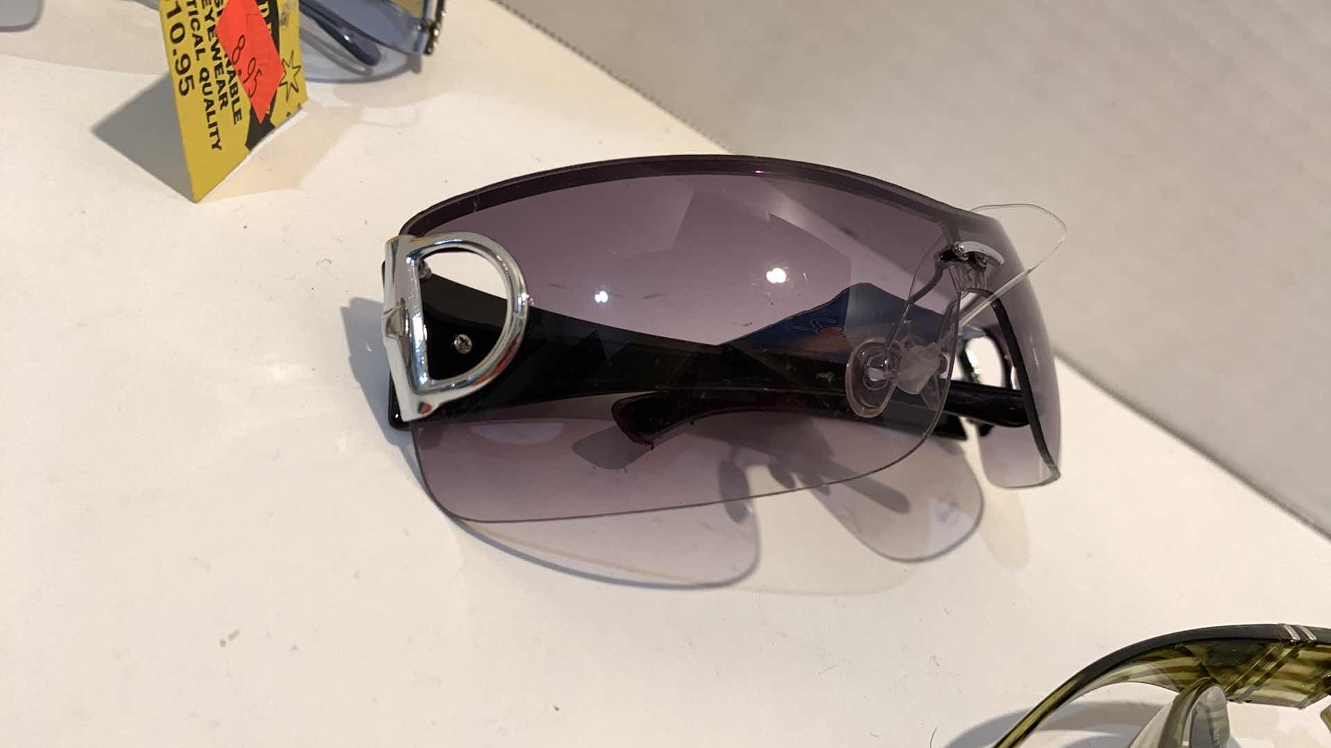 Photo 3 of 4 NEW PAIR SUNGLASSES