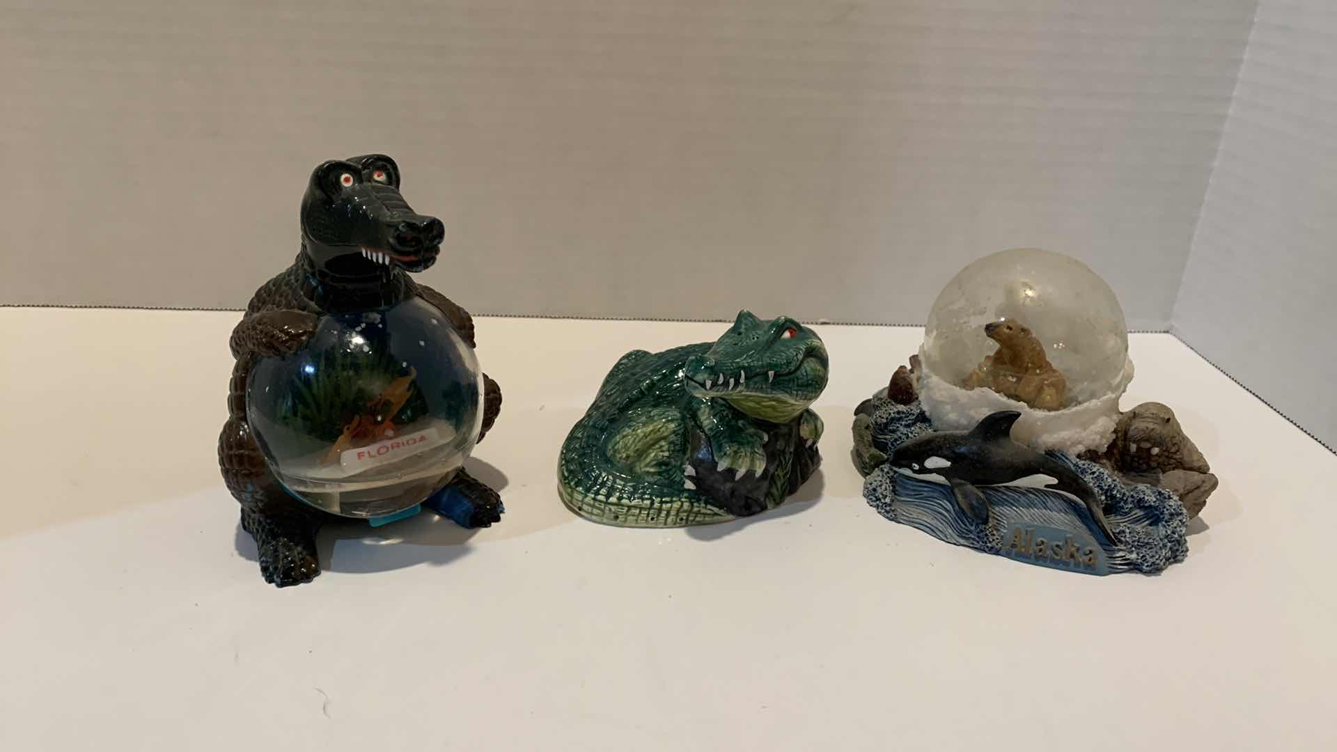 Photo 1 of 3PCS CROCODILE'S AND A BEAR GLOBES