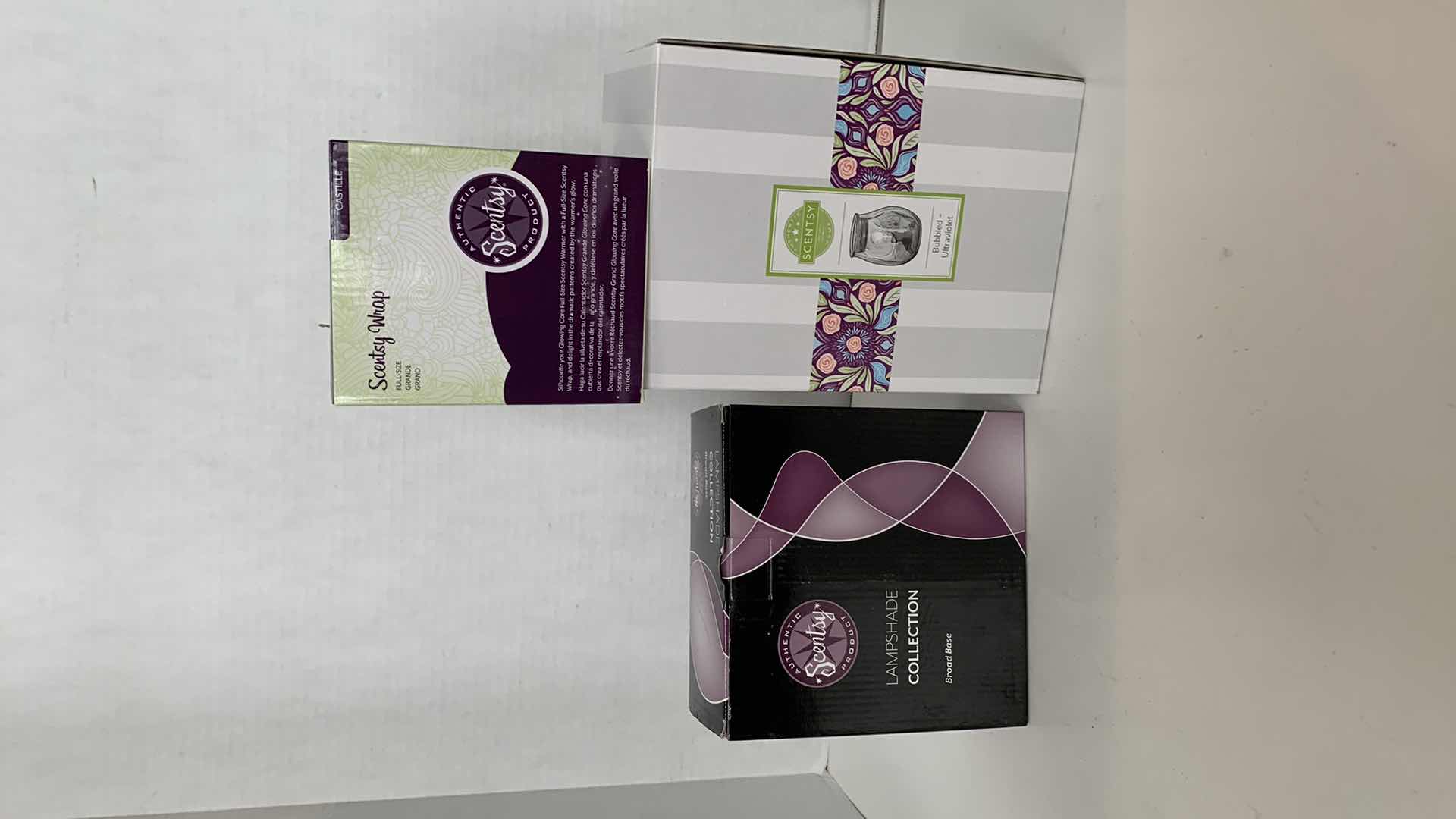 Photo 1 of 3 PCS SCENTSY WAX WARMER AND ACCESSORIES