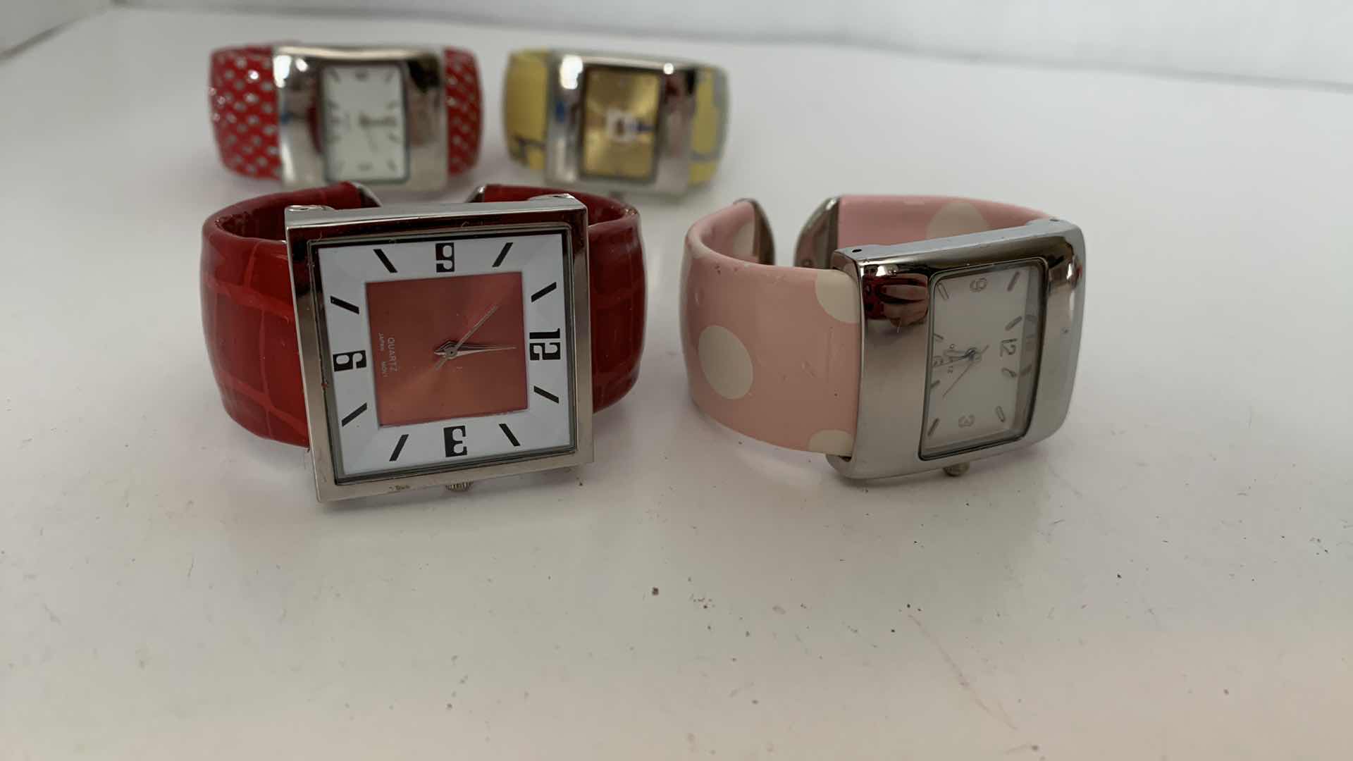 Photo 1 of 4 PCS ASSORTED WOMEN WATCHES