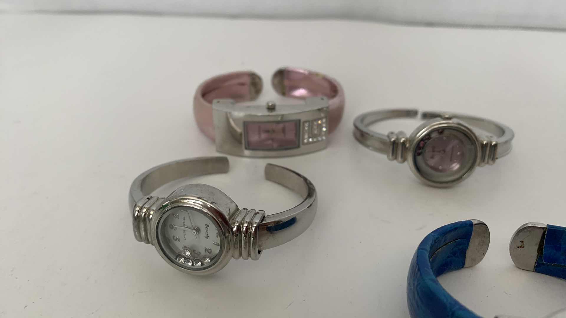 Photo 1 of 5 PCS ASSORTED WOMEN WATCHES