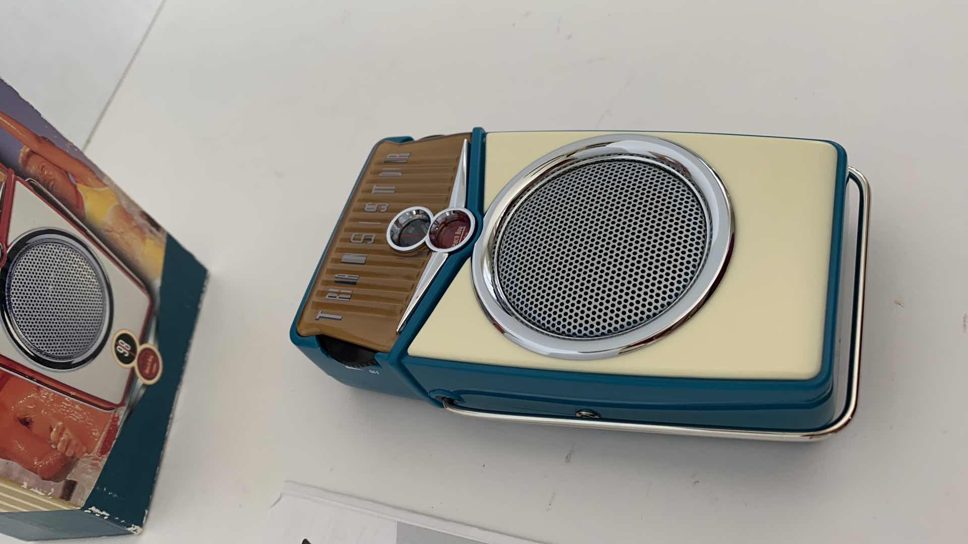 Photo 1 of BEACH BOY TRANSISTOR AM/Fm RADIO