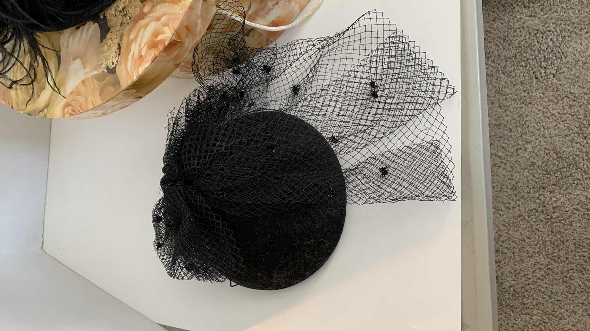 Photo 1 of 2 VINTAGE WOMEN HATS W CASE