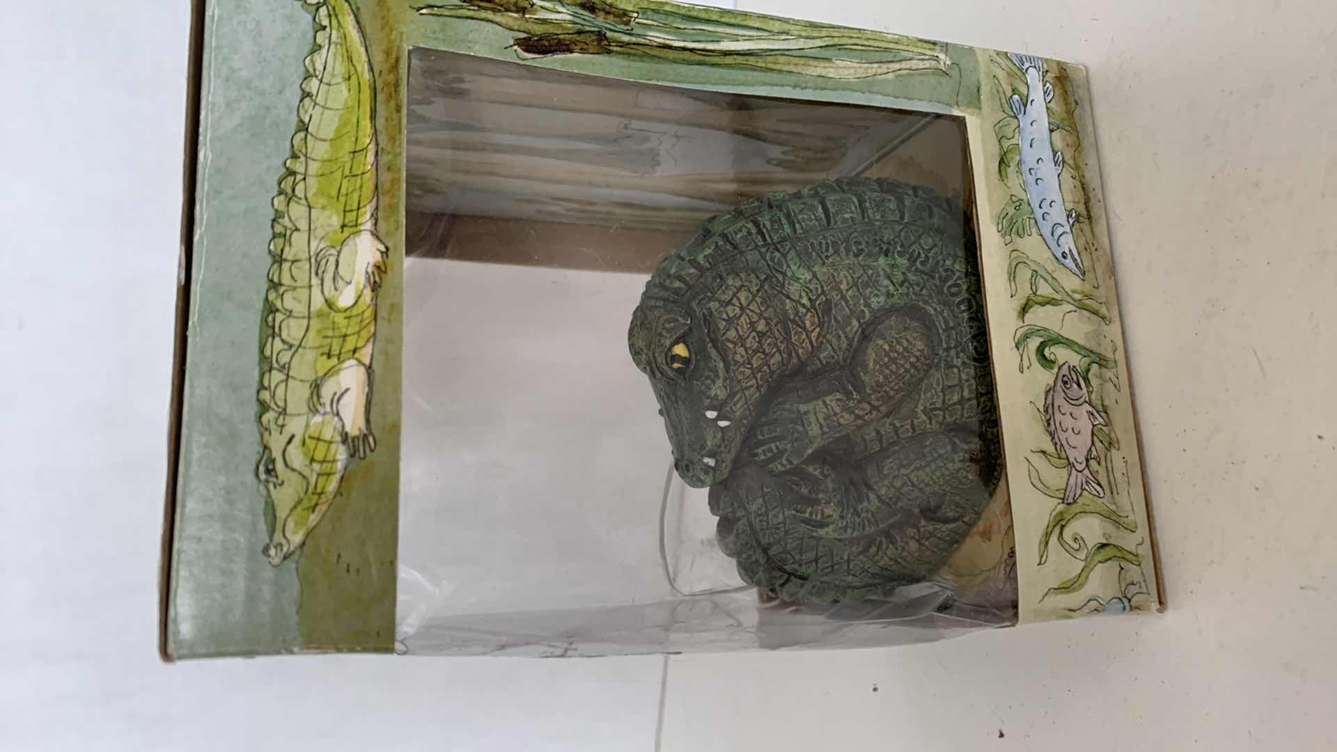 Photo 1 of 2 PCS CROCODILE FIGURE AND NIGHT LIGHT