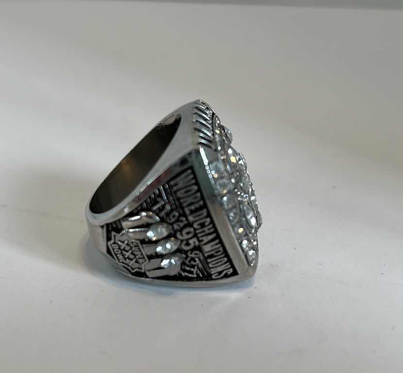 Photo 1 of DALLAS COWBOYS SUPER BOWL XXX WORLD CHAMPIONS RING