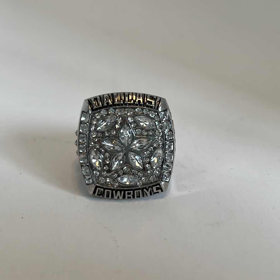 Photo 1 of DALLAS COWBOYS SUPER BOWL XXX WORLD CHAMPIONS RING