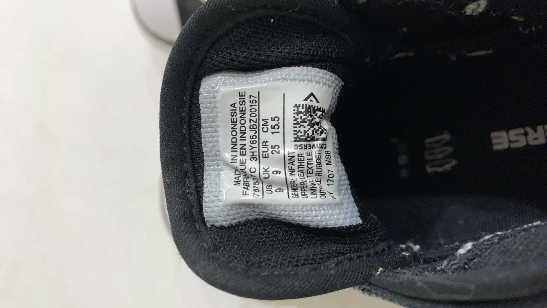 Photo 1 of CONVERSE LEATHER MID TOPS SIZE 9 CM 15.5