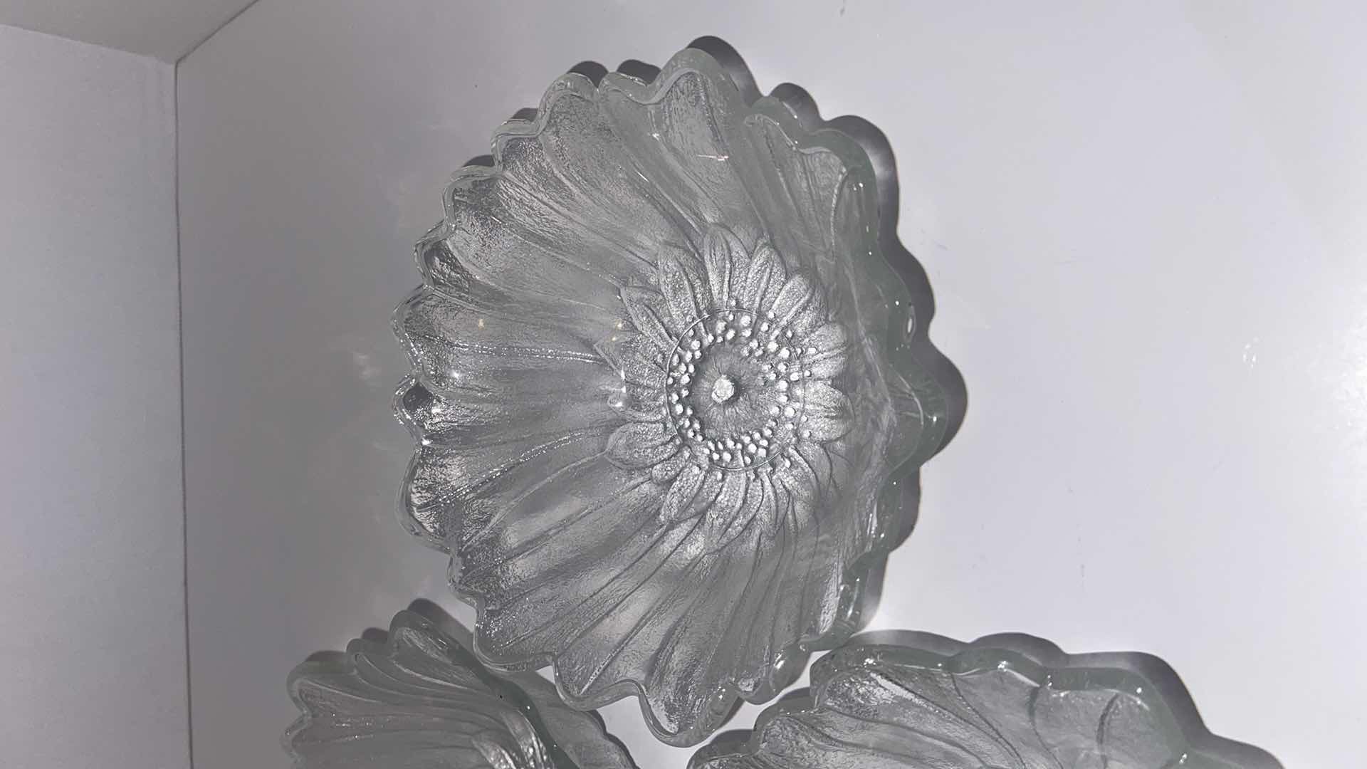 Photo 1 of 3-VINTAGE INDIANA GLASS CO. LILY PONS CLEAR LINE #605 PATTERN CLEAR GLASS BOWL WITH SCULPTED LEAF DESIGN 7” X 3”