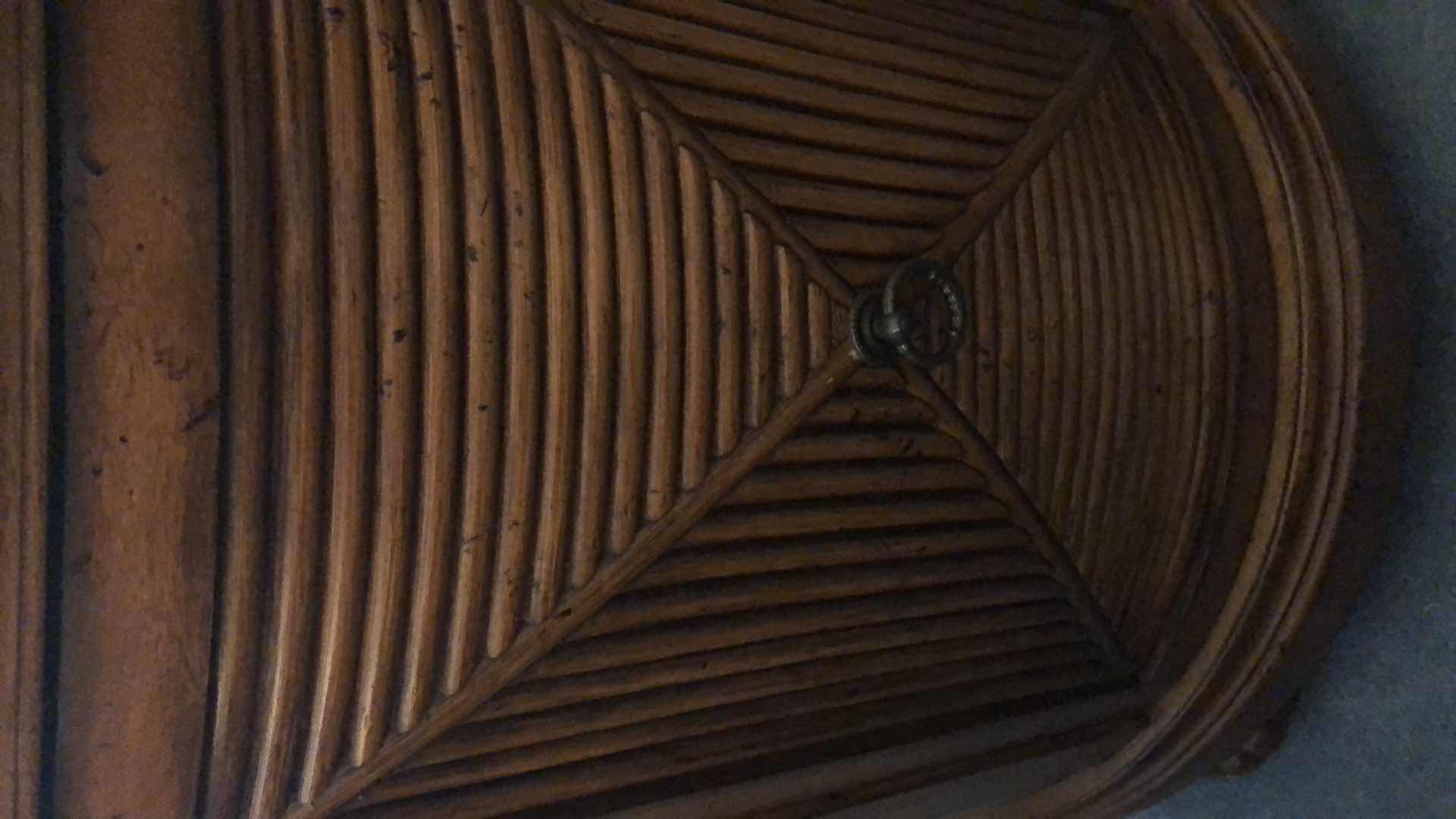 Photo 1 of 26" ROUND TOMMY BAHAMA ACCENT TABLE  H29”