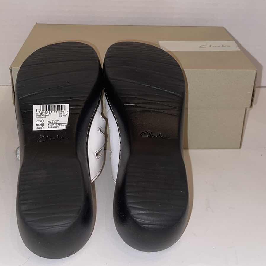 Photo 1 of COLLECTION BY CLARKS DELANA LIRI WHITE LEATHER SIZE 7 MEDIUM