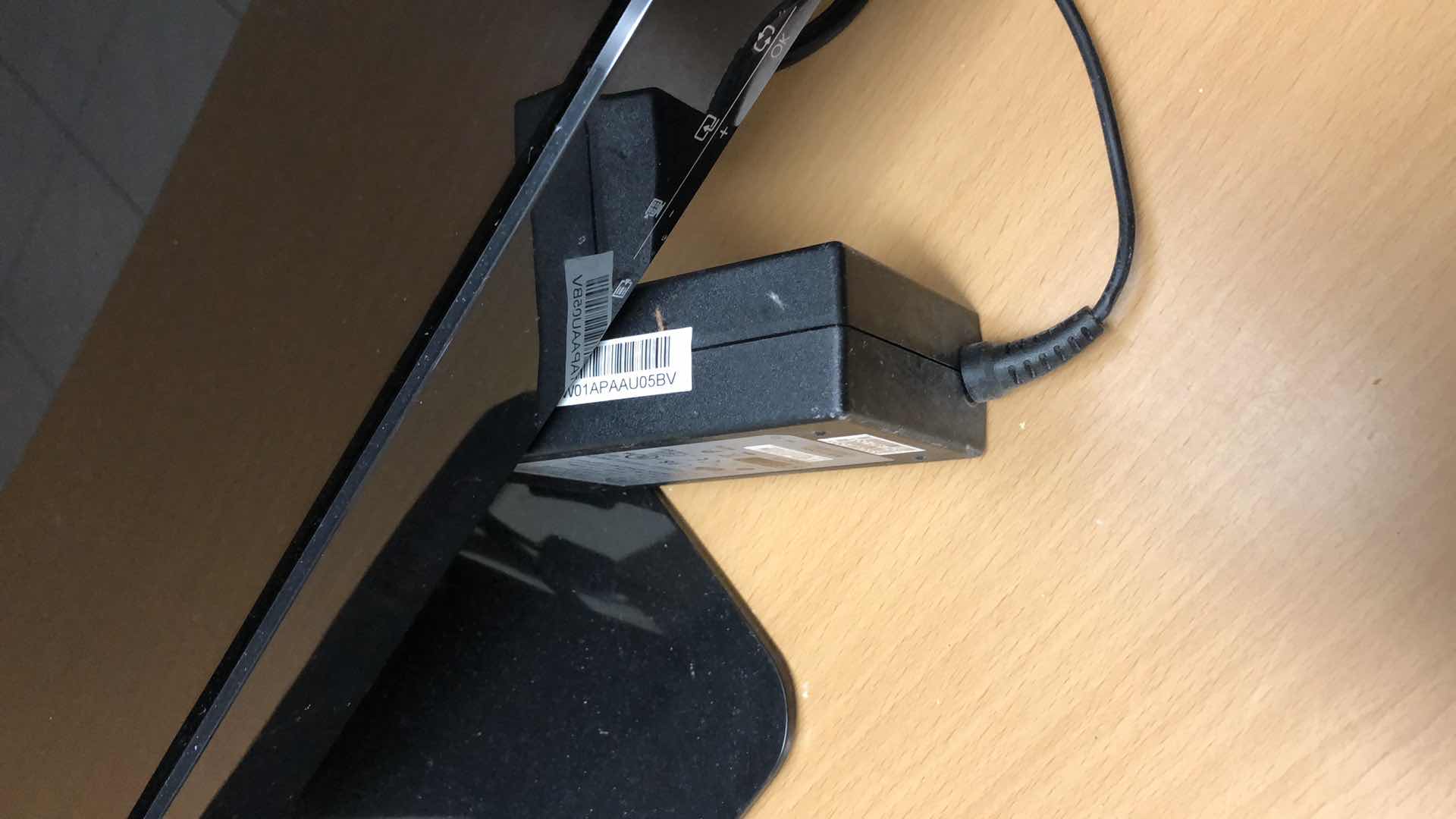 Photo 1 of COMPUTER HEWLETT PACKARD H.P. 25”  FLAT PANEL MONITOR HP 2511X