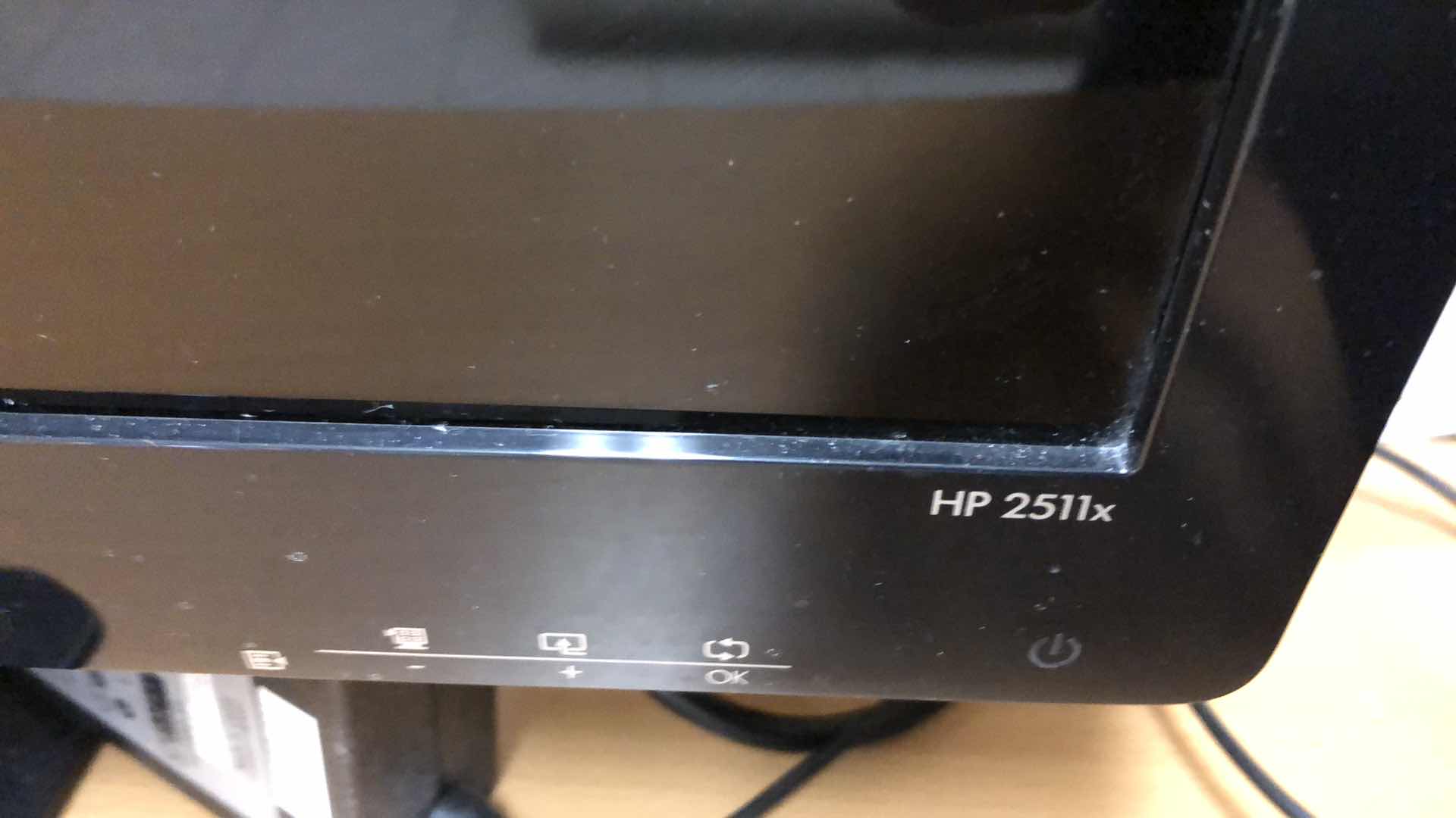 Photo 1 of COMPUTER HEWLETT PACKARD H.P. 25”  FLAT PANEL MONITOR HP 2511X