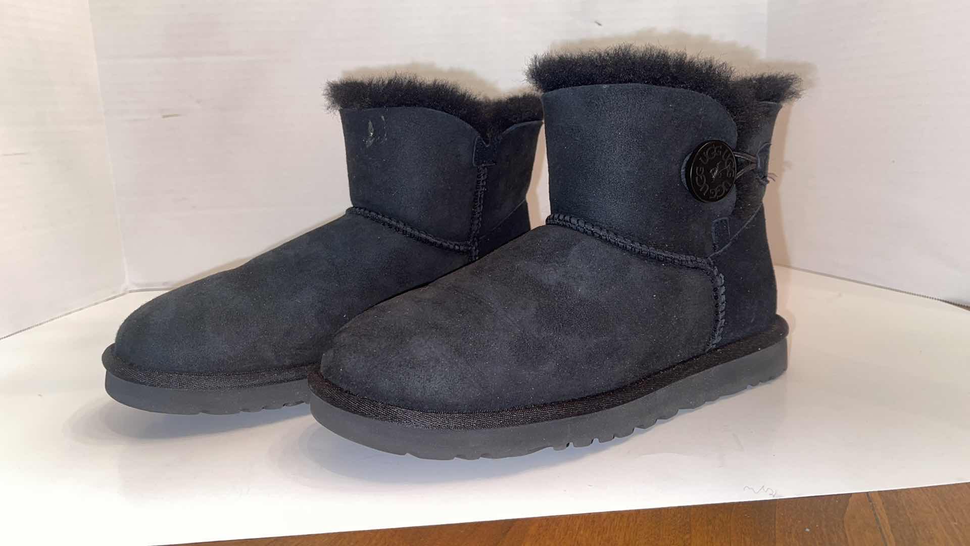 Photo 1 of BLACK UGG MINI BAILEY BUTTON II BOOTS SIZE 7