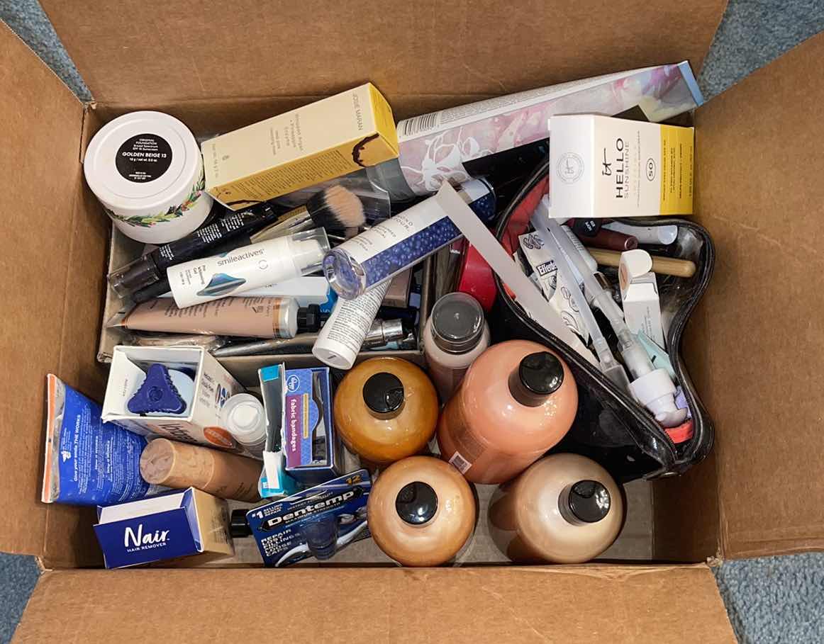 Photo 1 of ASSORTED TOILETRY SUNDRIES: PHILOSOPHY, IT COSMETICS