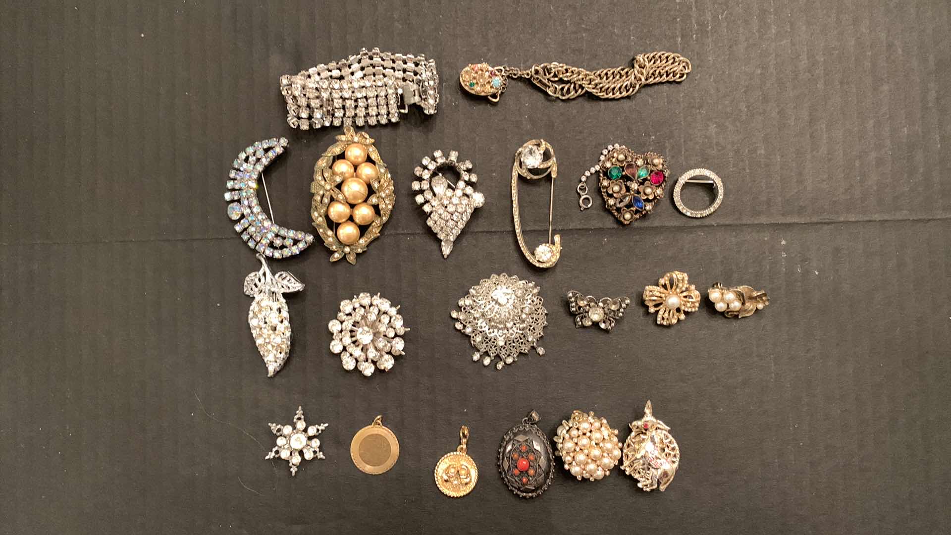 Photo 1 of ASSORTED BROOCHES AND PENDANT HEADS