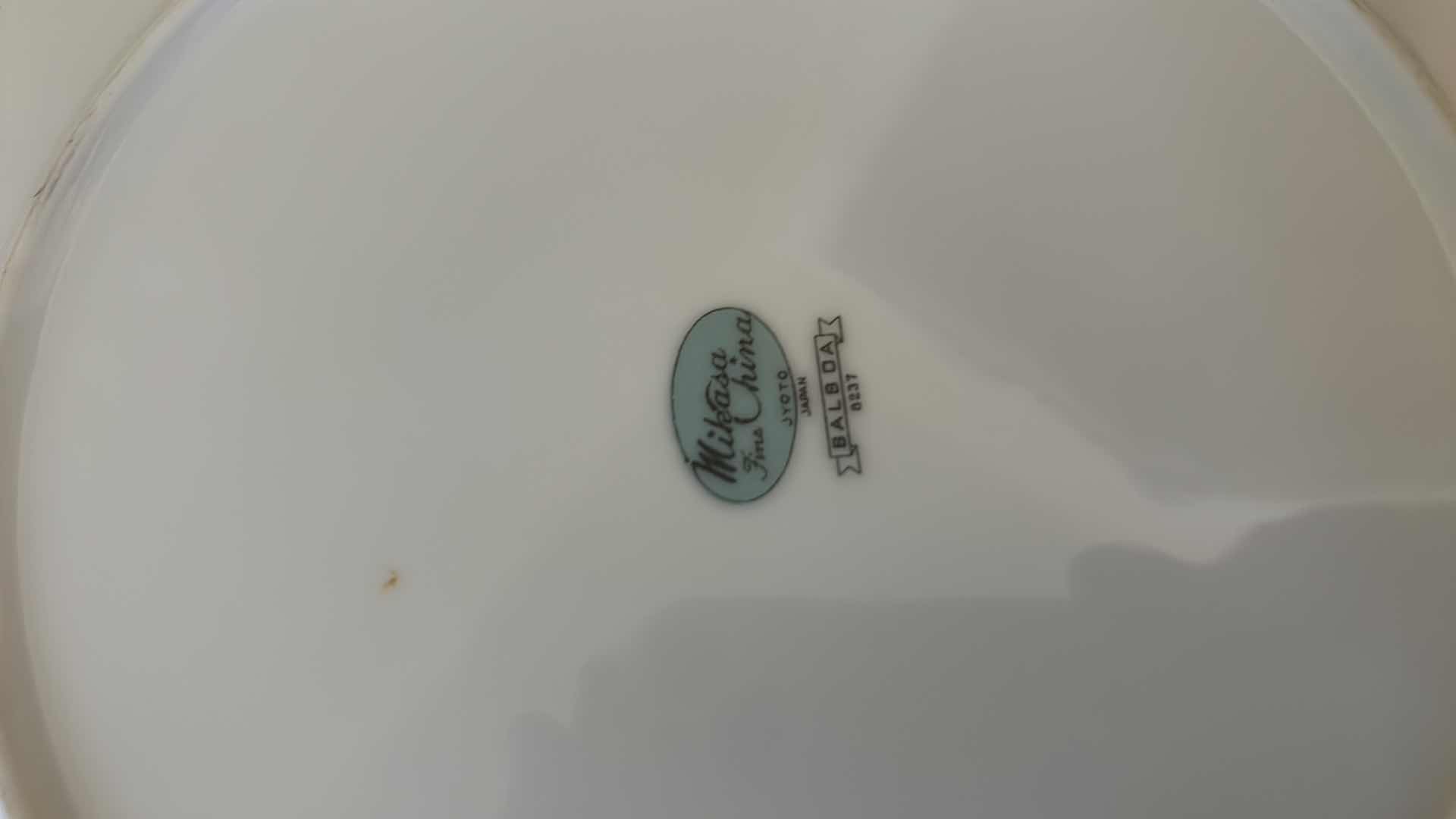 Photo 1 of 4- PIECE MIKASA FINE CHINA BALBOA DESIGN DINNER PLATES