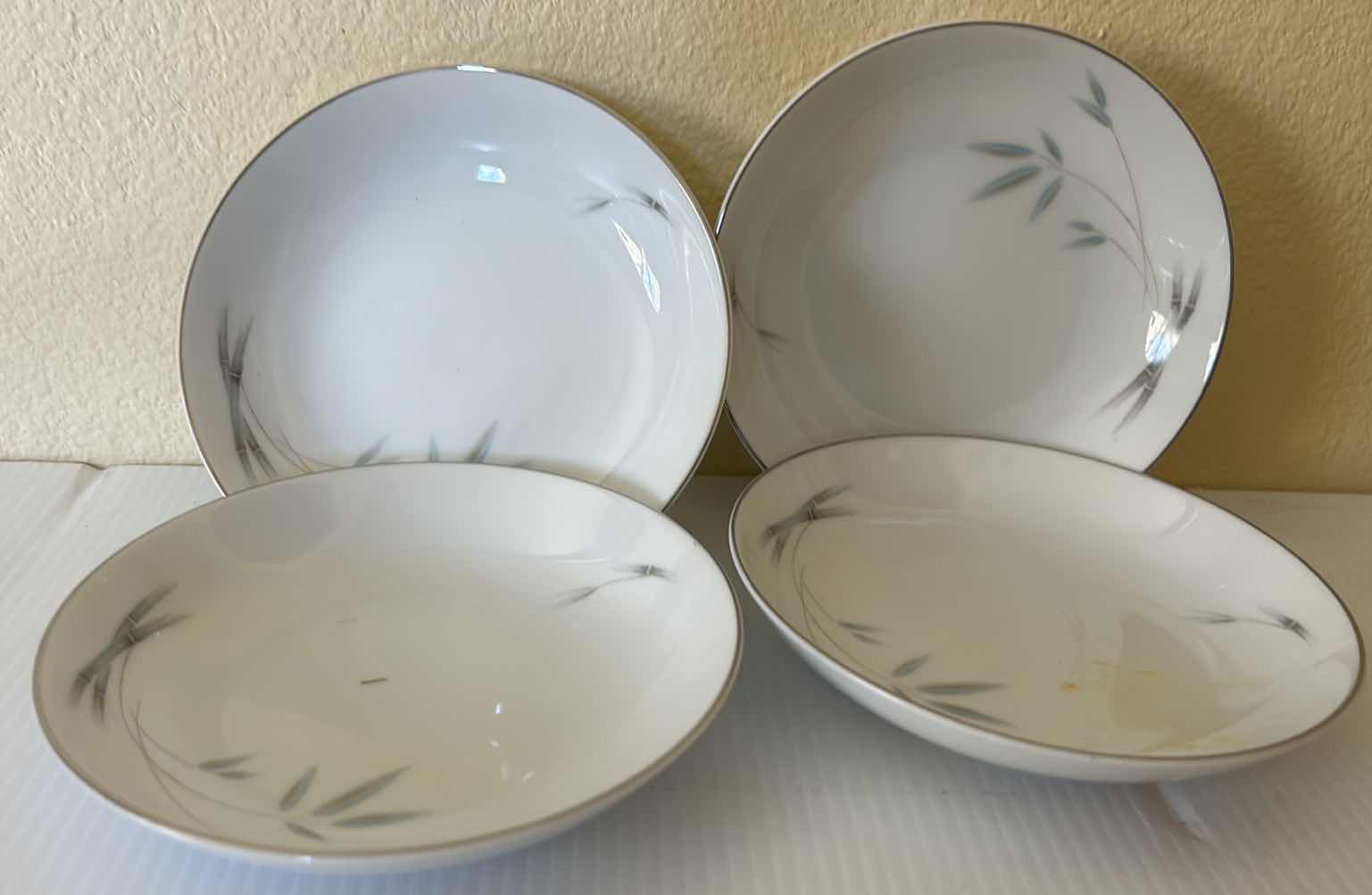 Photo 1 of 4- PIECE MIKASA FINE CHINA BALBOA DESIGN DESSERT BOWLS