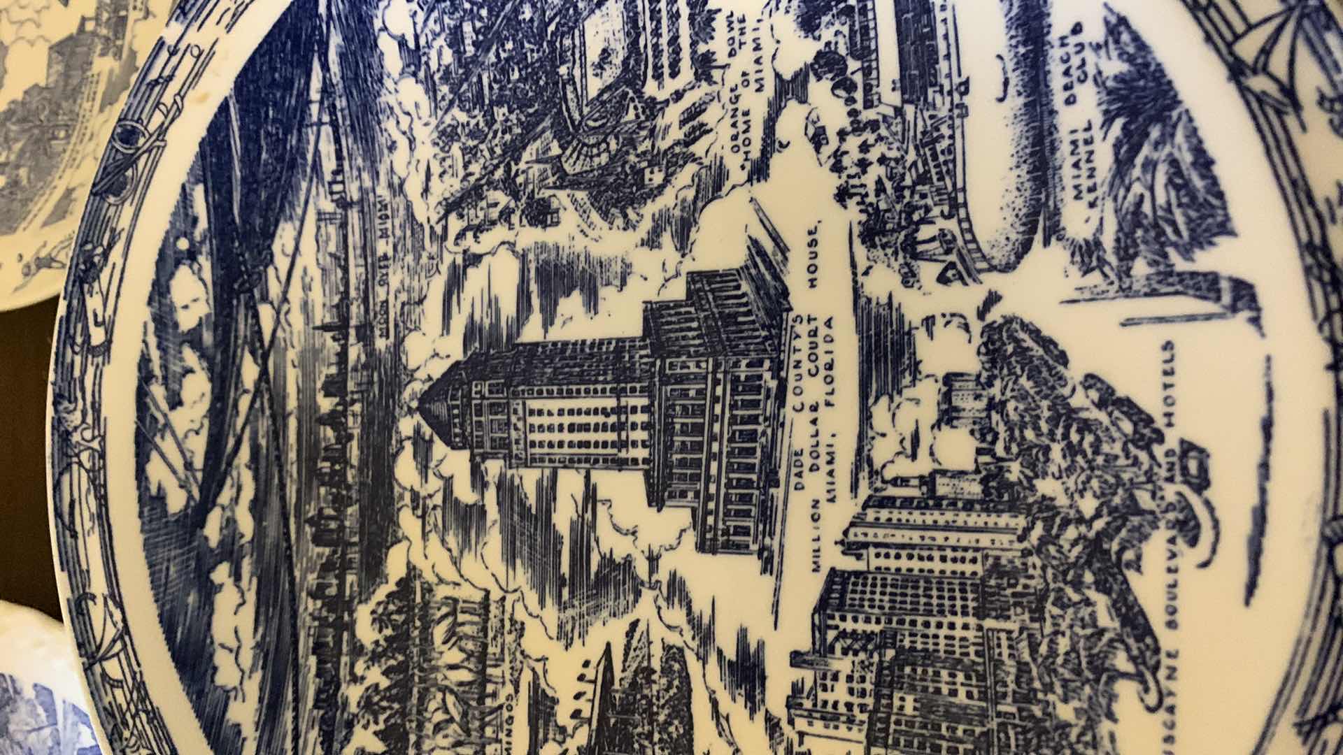 Photo 1 of UNITED STATES THEMED PLATES