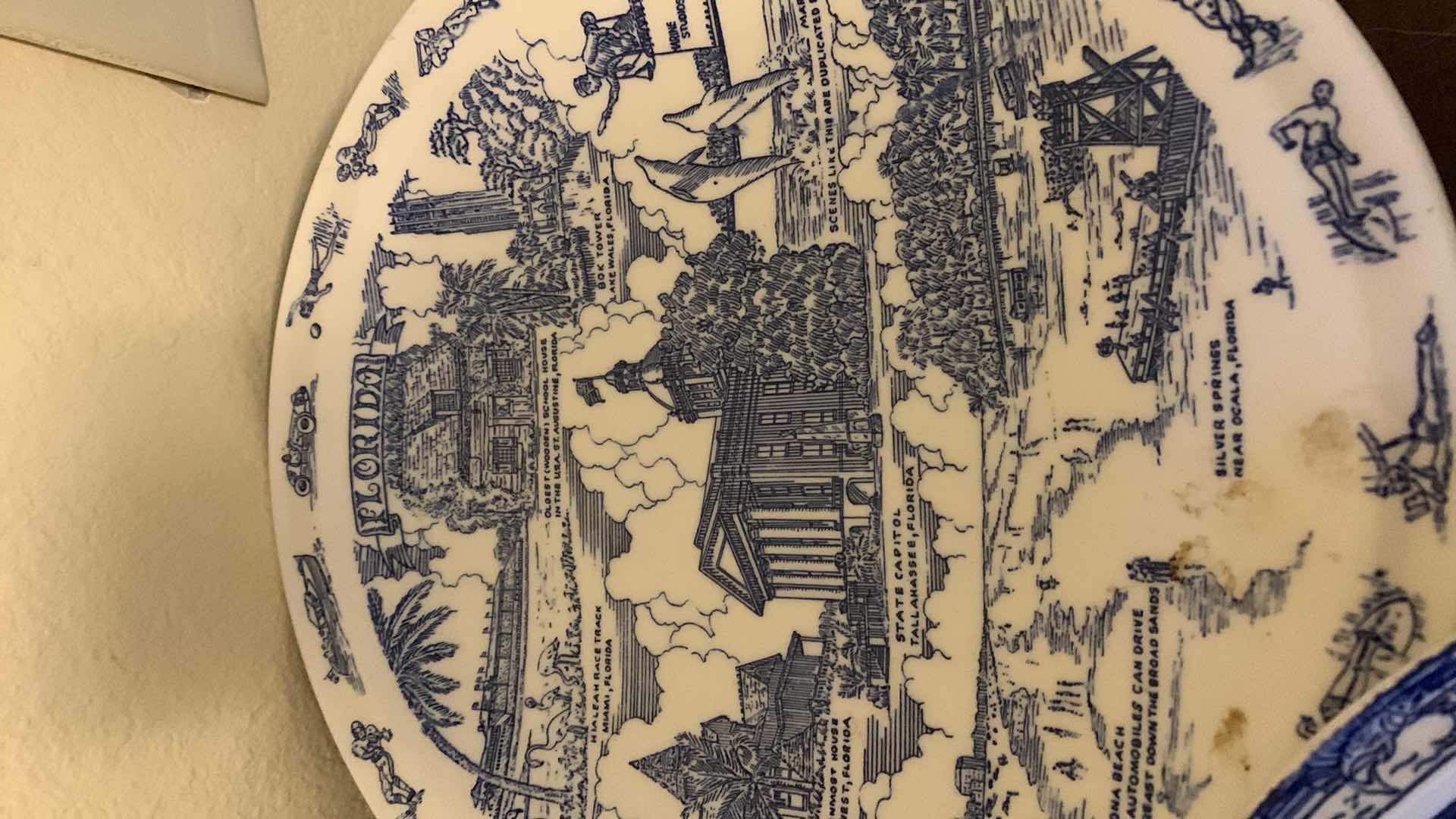 Photo 1 of UNITED STATES THEMED PLATES