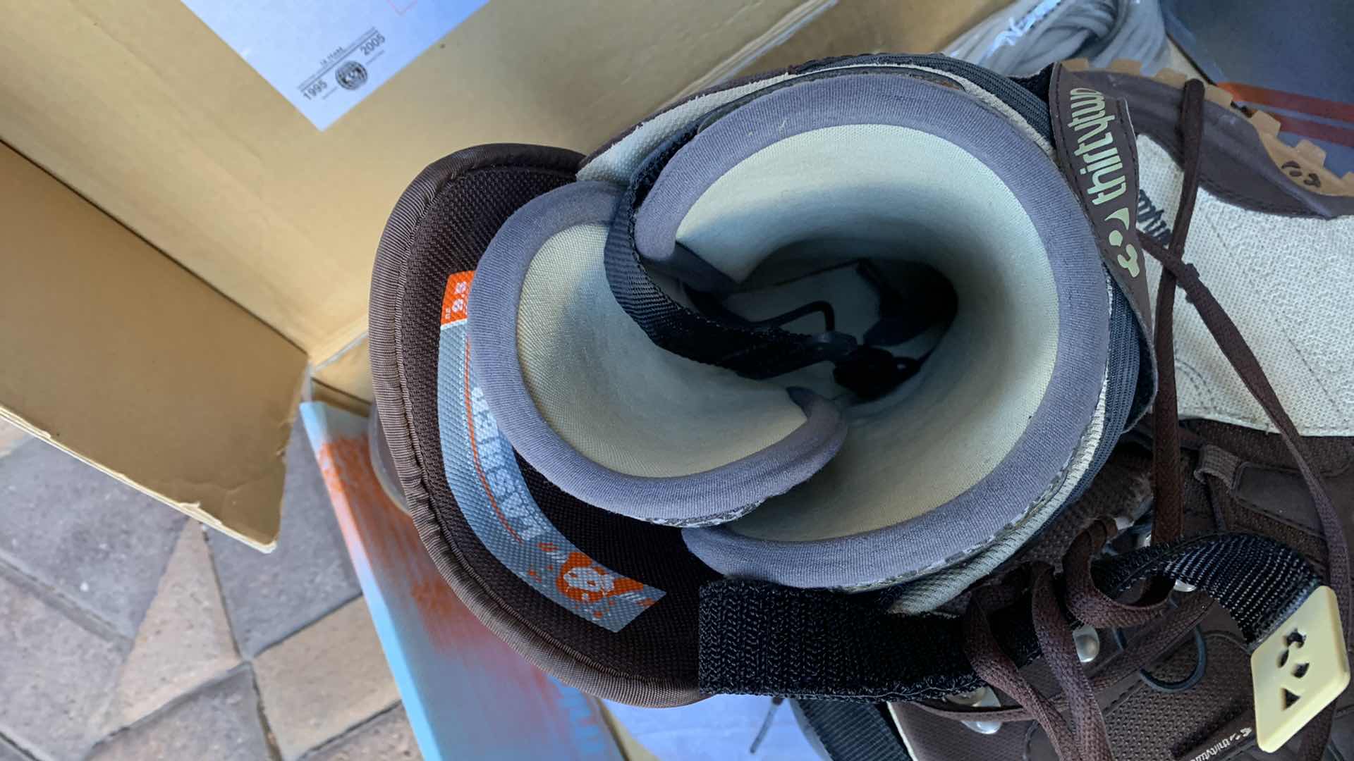 Photo 1 of MENS 32 ADVANCED SNOWBOARD FOOTWEAR SIZE 9.5